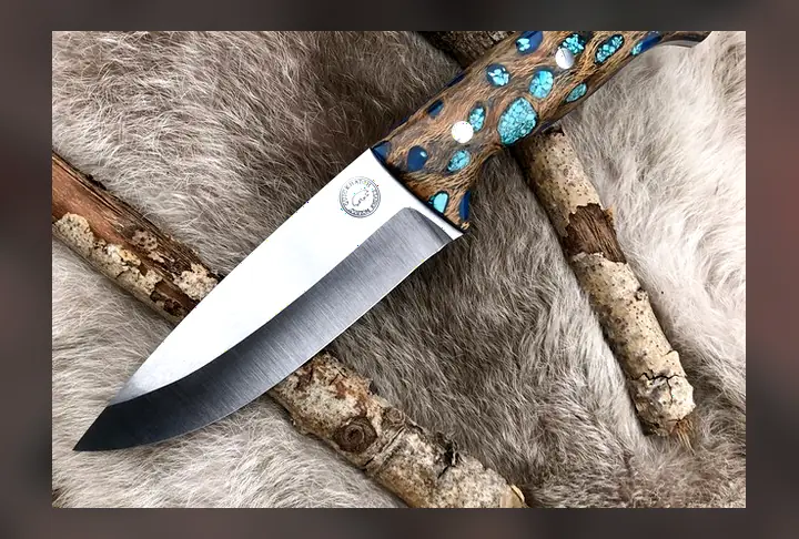 Quickhatch bushcraft knife with a broad working blade and handmade handle