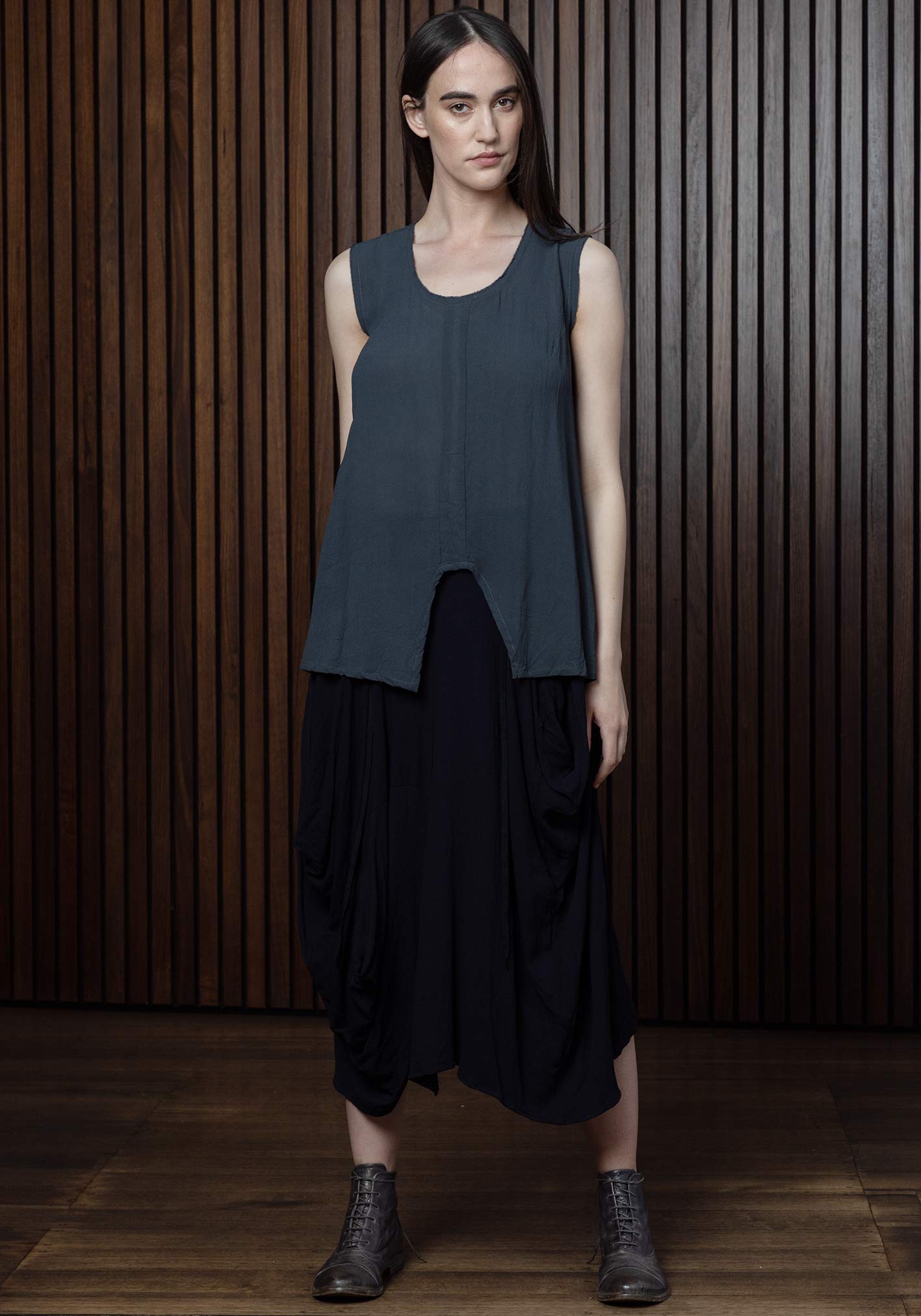 ANGLE FRONT TOP SLEEVELESS - STORM