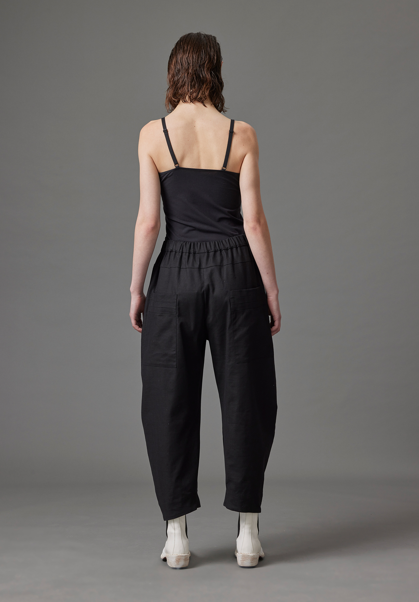 CONTENT CURVE LEG PANT - BLACK