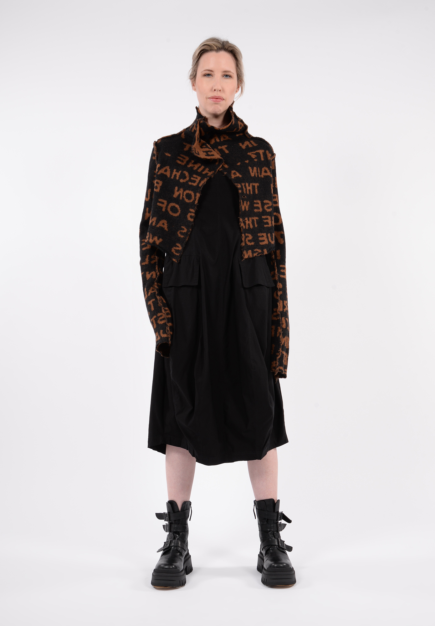 STUDIO RUNDHOLZ BLACK LABEL - CROPPED TEXT CARDIGAN - BRICK JACQUARD