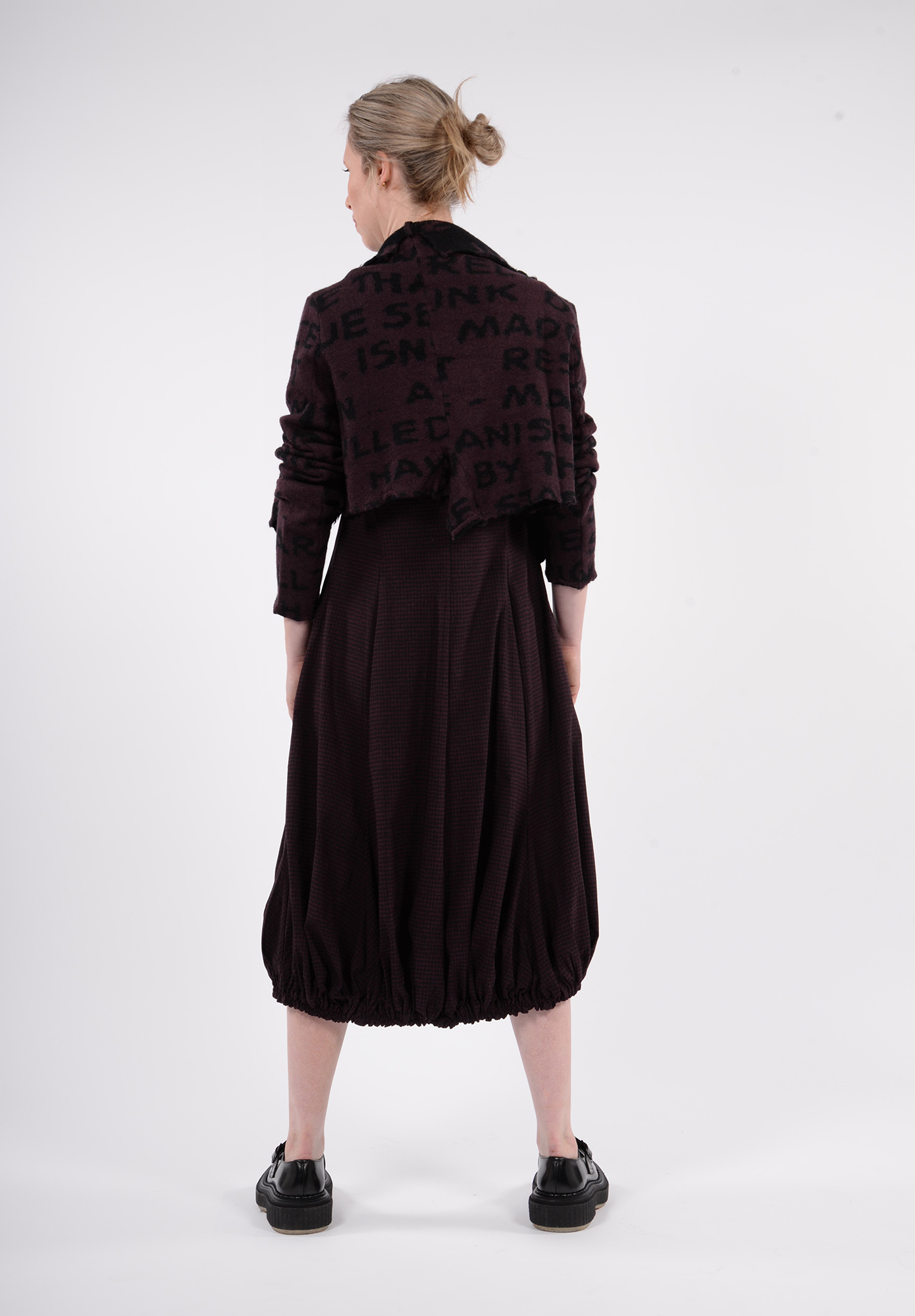 STUDIO RUNDHOLZ - BLACK LABEL - CROPPED TEXT CARDIGAN - RUBY JACQUARD