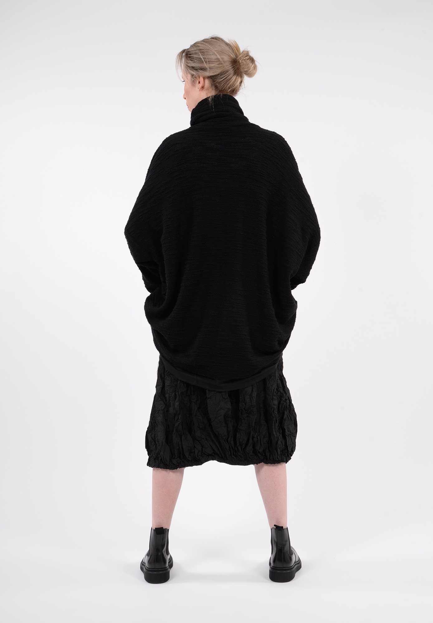 PAL OFFNER - TURTLE NECK OVERSIZE TUNIC - BLACK