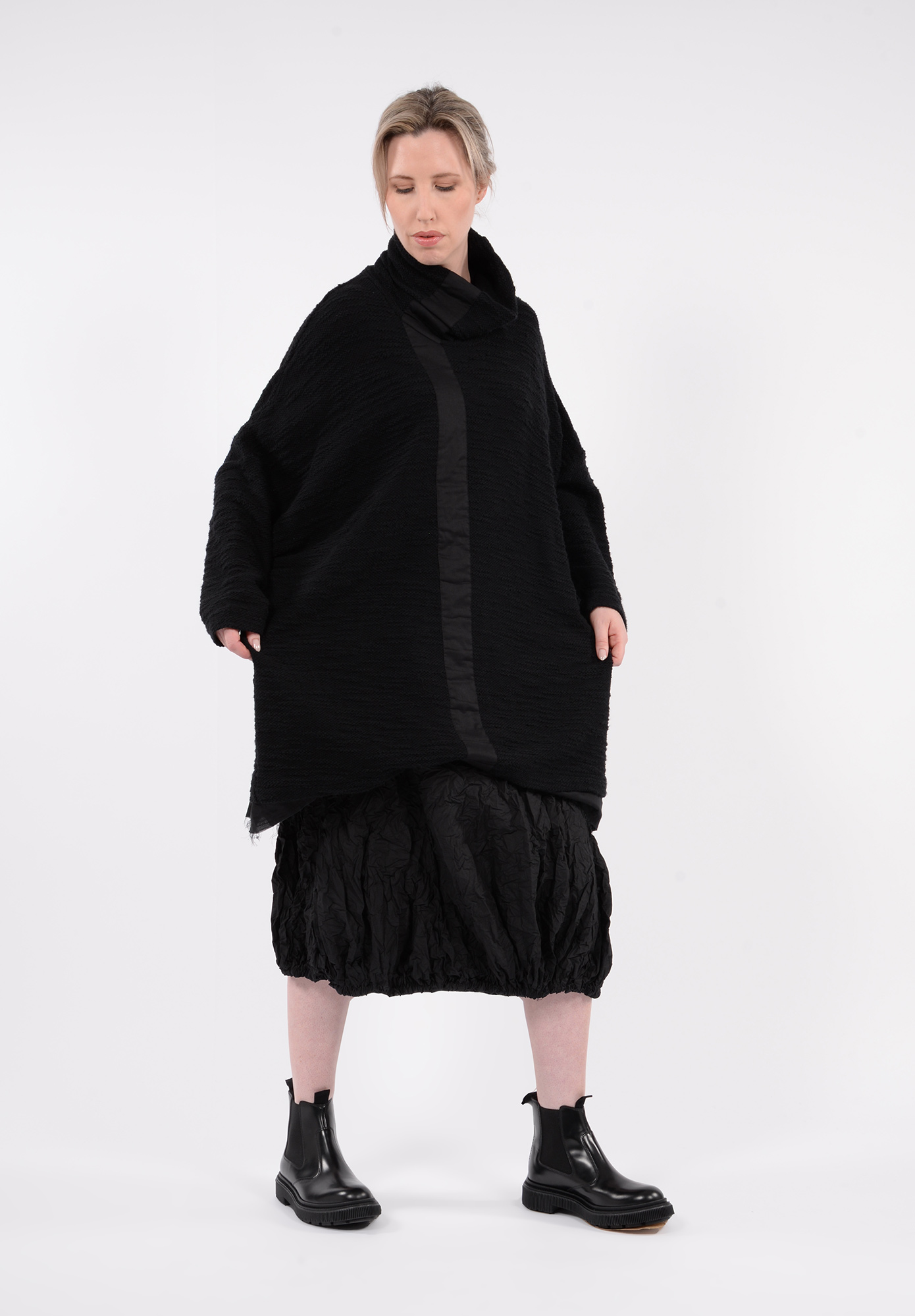 PAL OFFNER - TURTLE NECK OVERSIZE TUNIC - BLACK