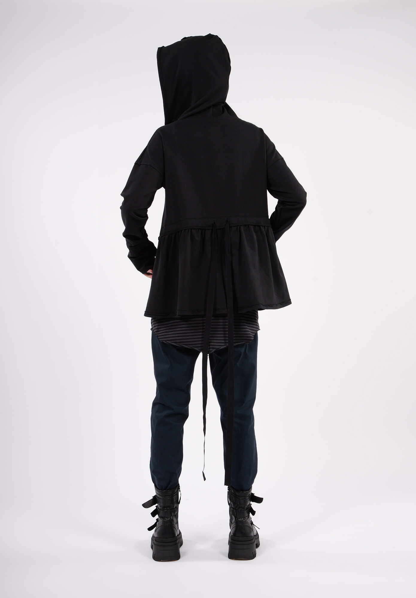 PLUSLAVIE - PLEATED HOODIE - BLACK