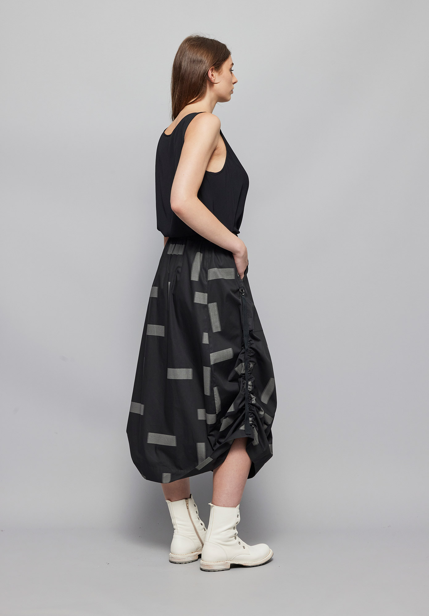 MM SÖHN - DISCORD SKIRT - BLACK GEO PRINT