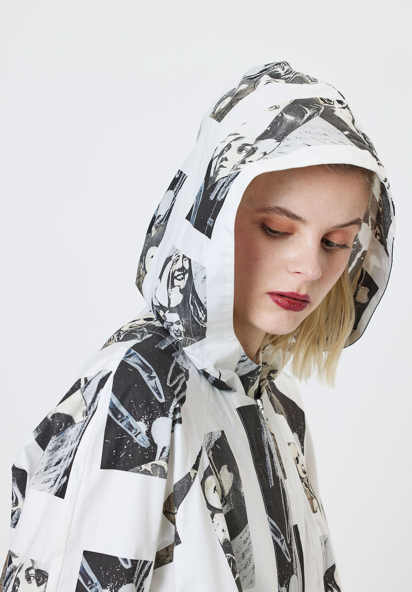 MM SÖHN - DISCORD JACKET WITH DETACHABLE HOOD - ASSEMBLAGE BLOCK PRINT | WHITE
