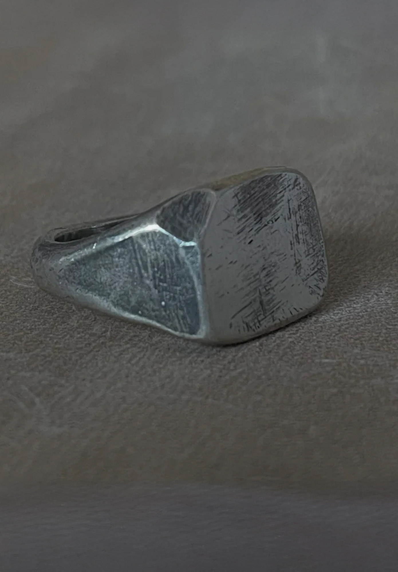 TO GARAL -  UNEVEN RING - OXIDIZED SILVER
