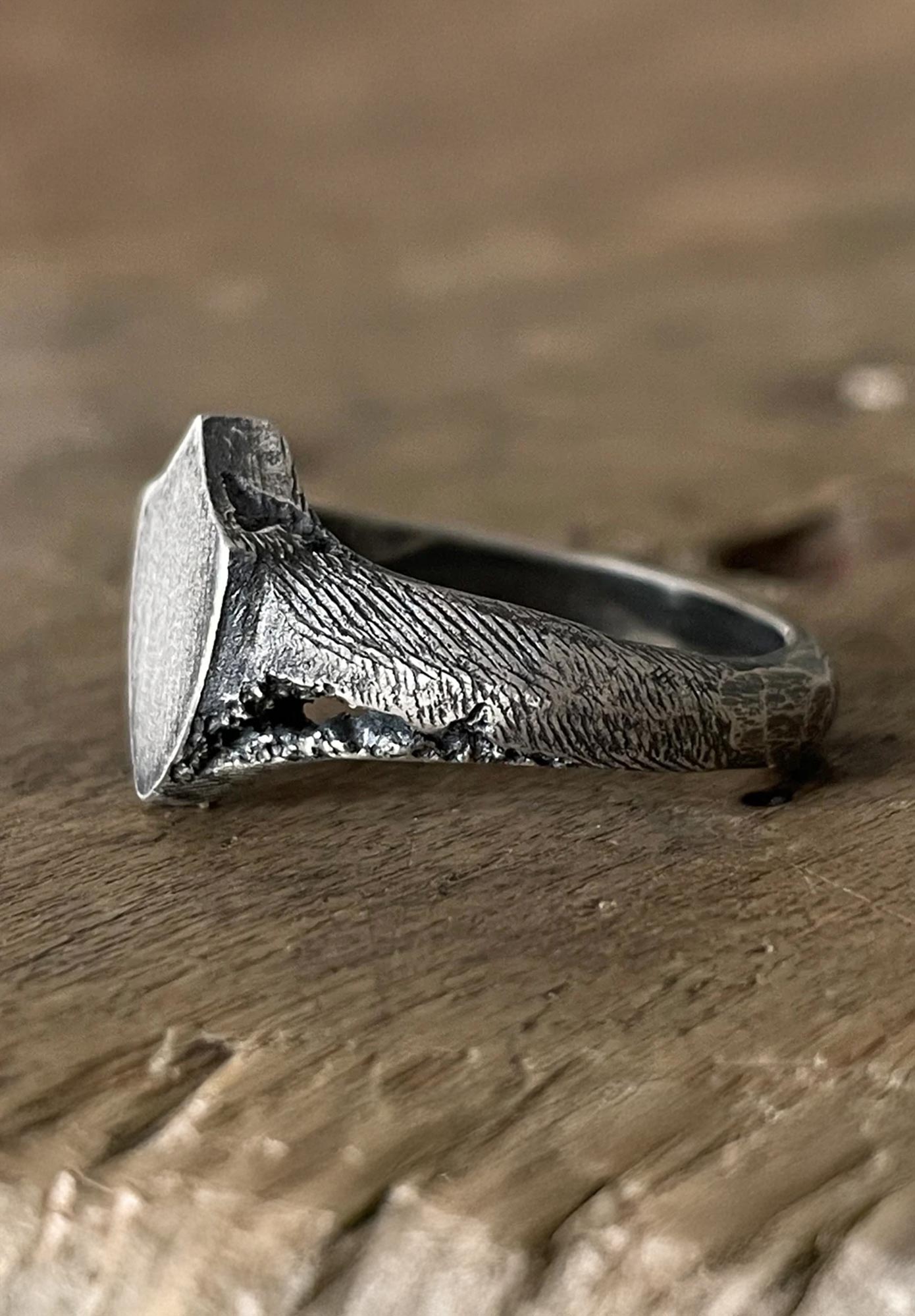 TO GARAL -  TINY SHIELD RING - OXIDIZED SILVER