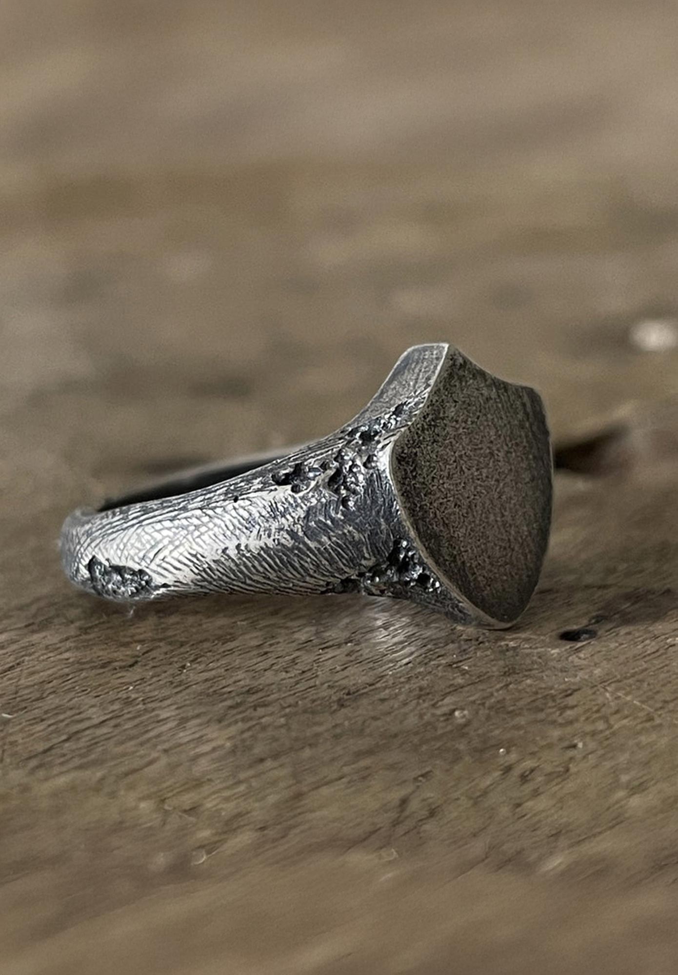 TO GARAL -  TINY SHIELD RING - OXIDIZED SILVER