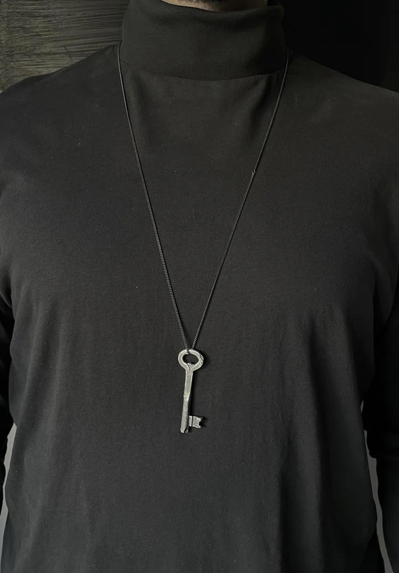TO GARAL - BIG KEY NECKLACE - OXIDIZED SILVER