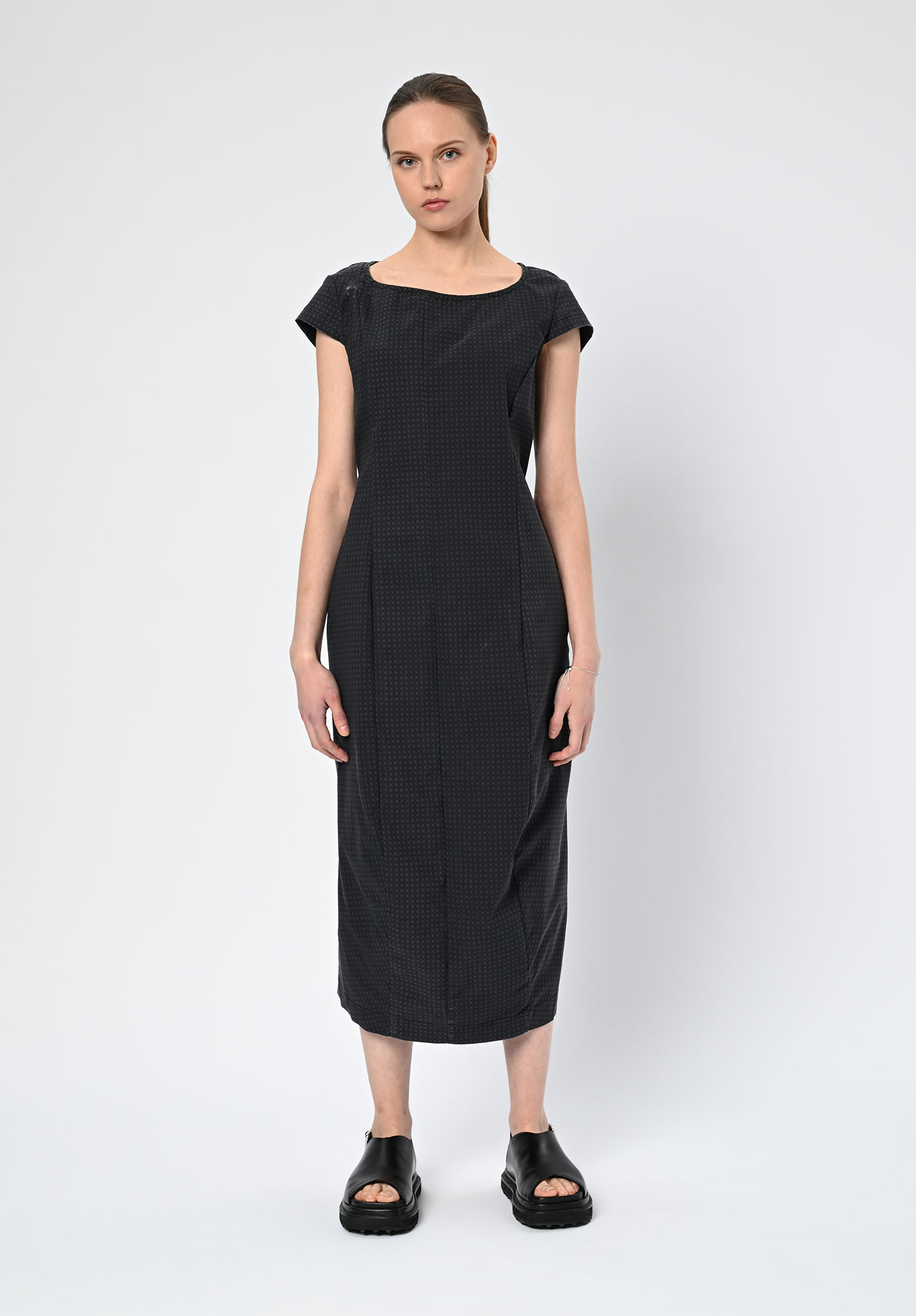 STUDIO RUNDHOLZ | BLACK LABEL - FITTED COLUMN DRESS PRINT CAP SLEEVE - BLACK CHECK