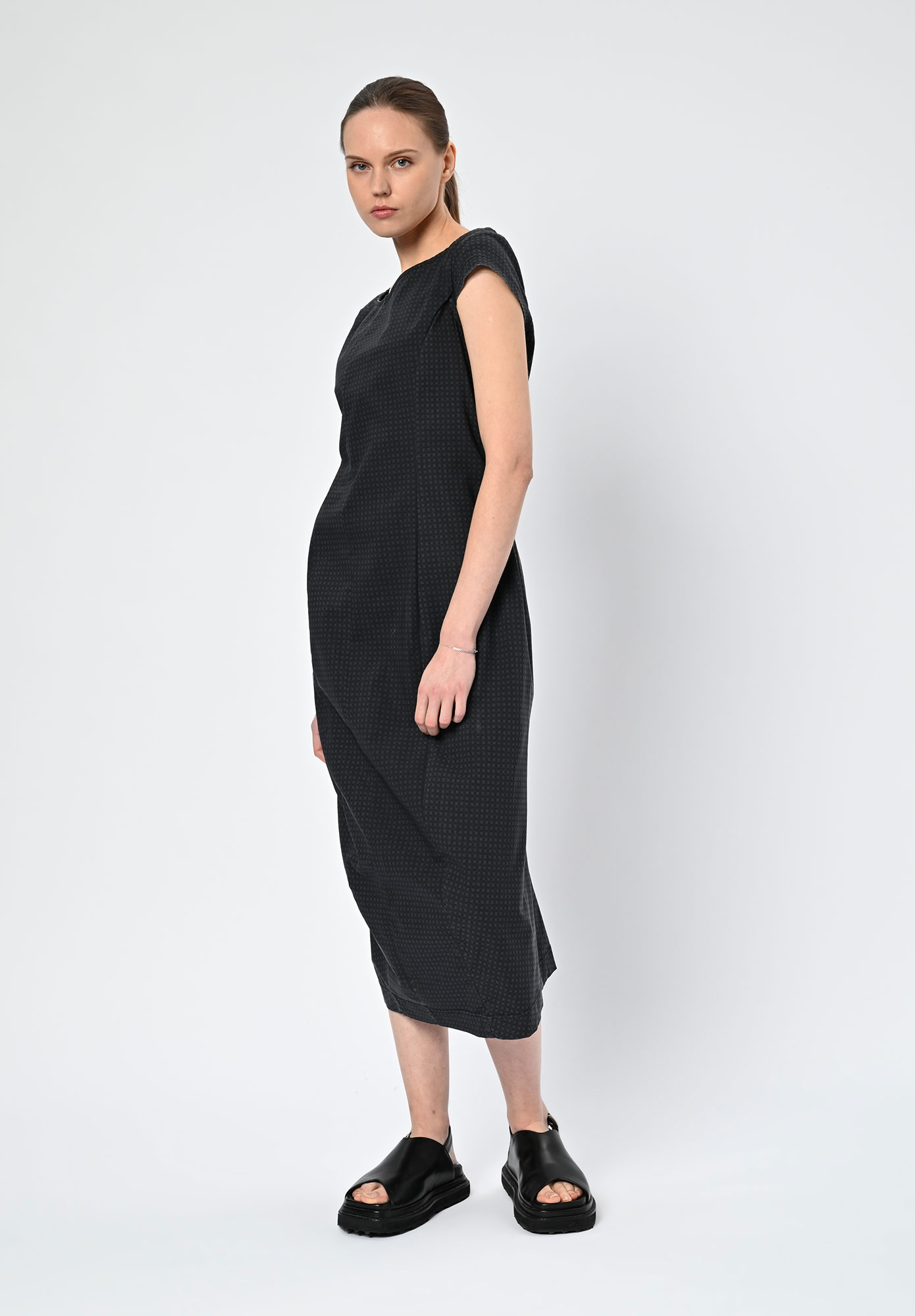 STUDIO RUNDHOLZ | BLACK LABEL - FITTED COLUMN DRESS PRINT CAP SLEEVE - BLACK CHECK
