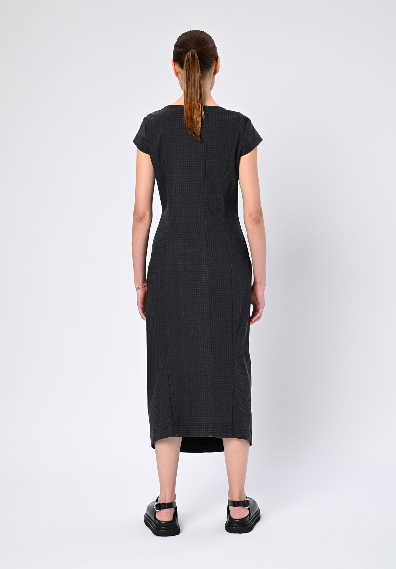 STUDIO RUNDHOLZ | BLACK LABEL - FITTED COLUMN DRESS PRINT CAP SLEEVE - BLACK CHECK
