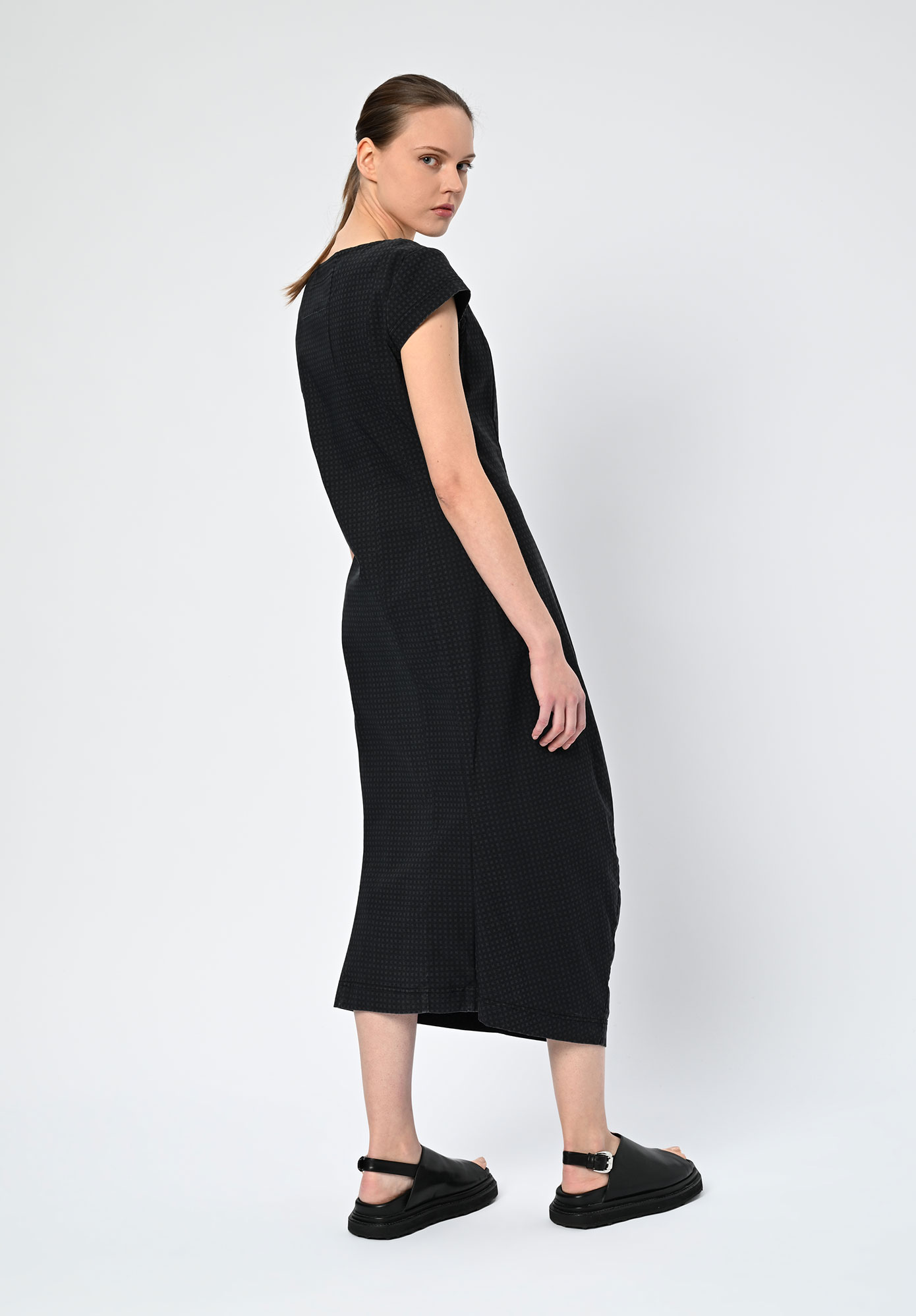 STUDIO RUNDHOLZ | BLACK LABEL - FITTED COLUMN DRESS PRINT CAP SLEEVE - BLACK CHECK