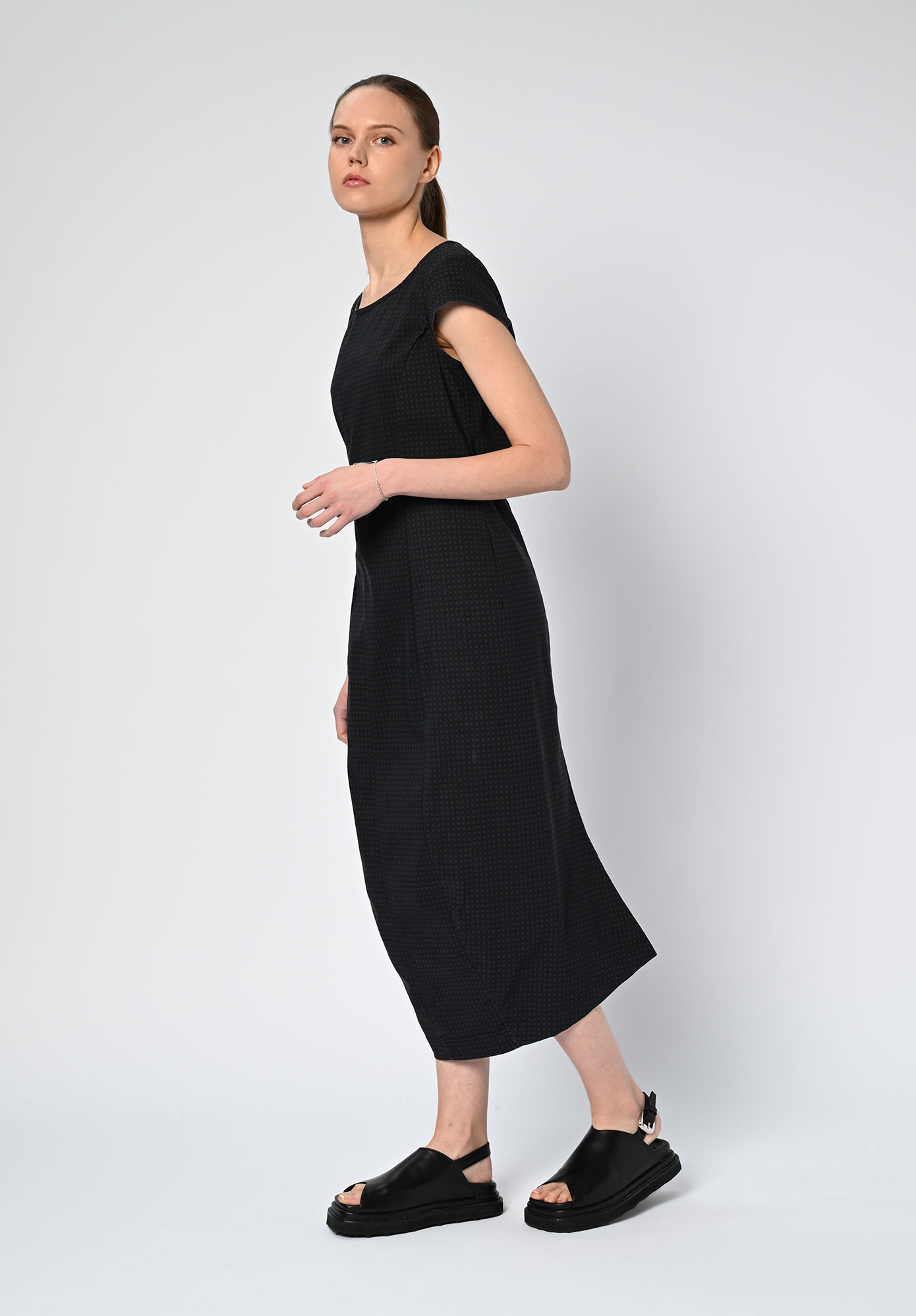 STUDIO RUNDHOLZ | BLACK LABEL - FITTED COLUMN DRESS PRINT CAP SLEEVE - BLACK CHECK