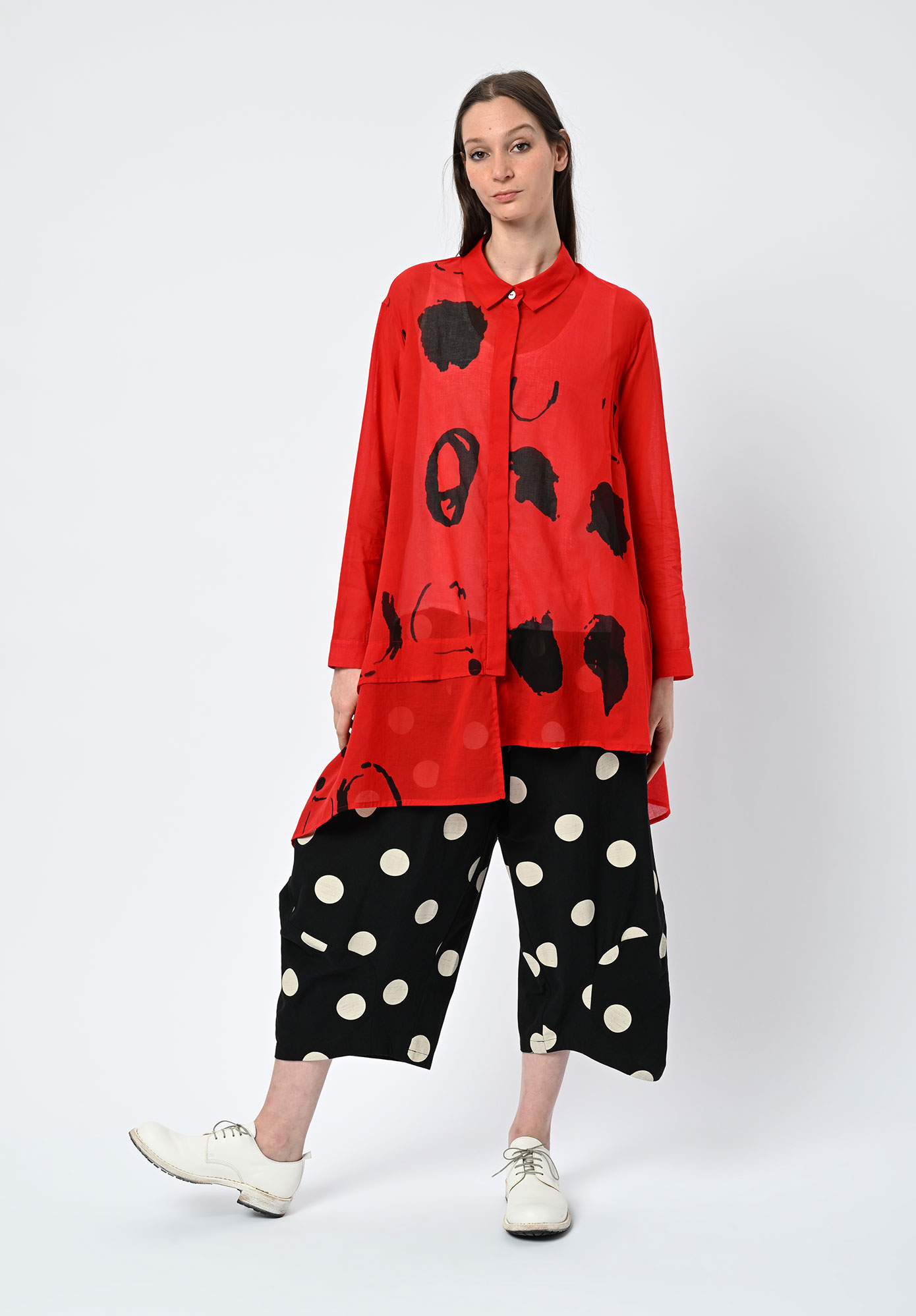 MOYURU - BILLOW EXTENDED HEM SHIRT - RED | BLACK