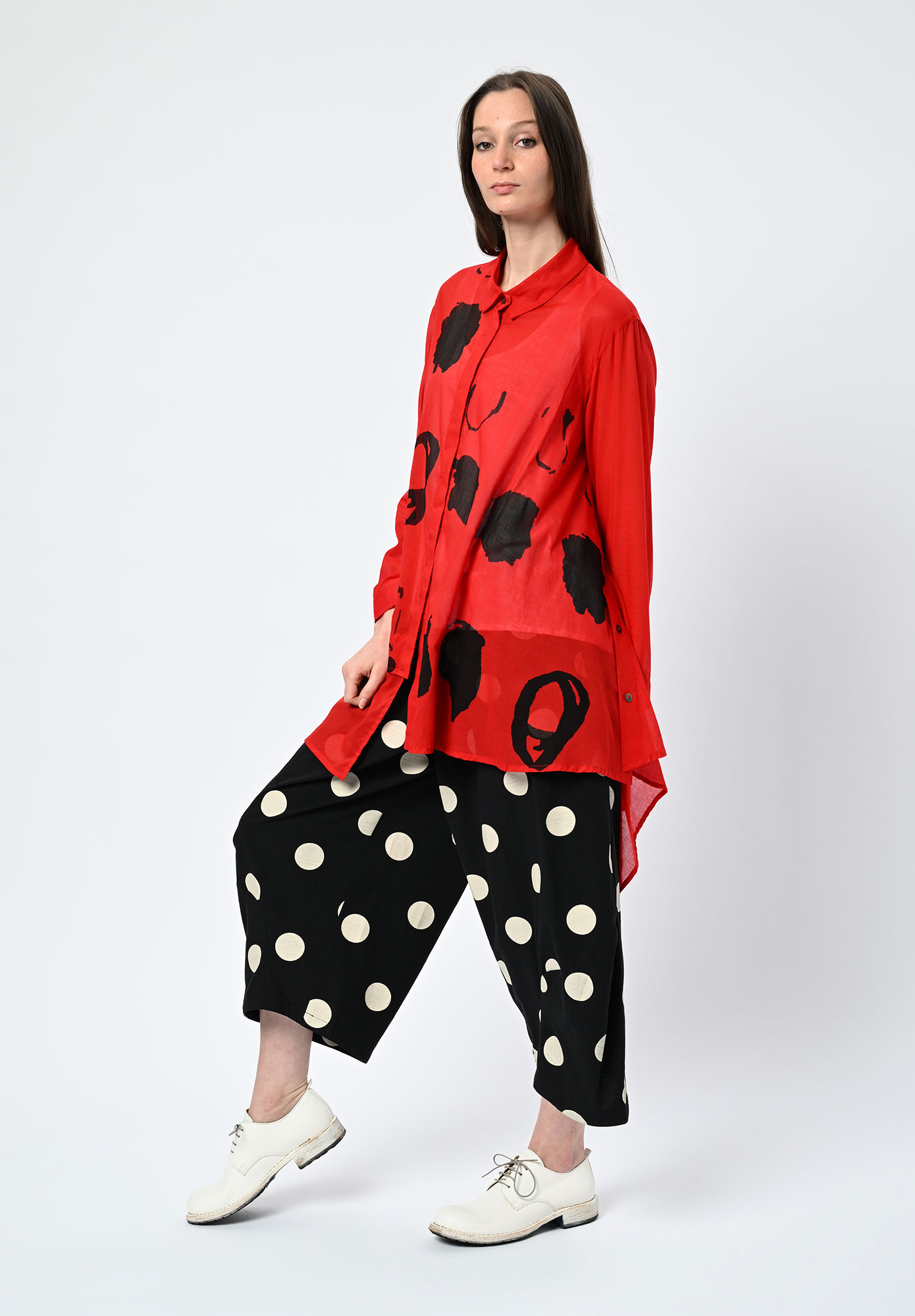 MOYURU - BILLOW EXTENDED HEM SHIRT - RED | BLACK