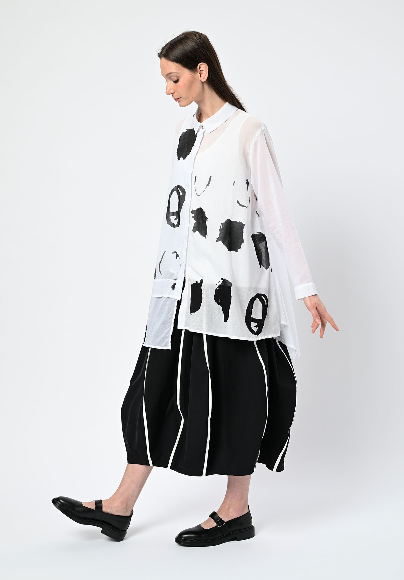 MOYURU - BILLOW EXTENDED HEM SHIRT - WHITE | BLACK