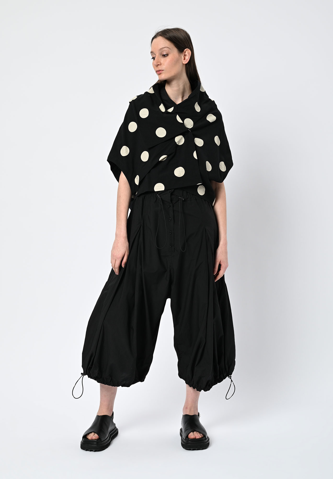 MOYURU - ECHO DOT CROPPED JACKET - BLACK | NATURAL