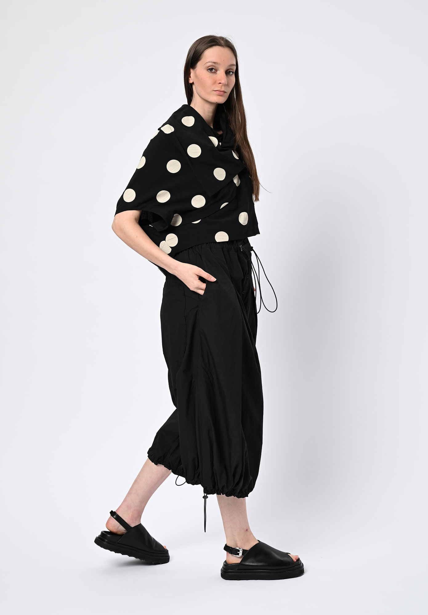 MOYURU - ECHO DOT CROPPED JACKET - BLACK | NATURAL