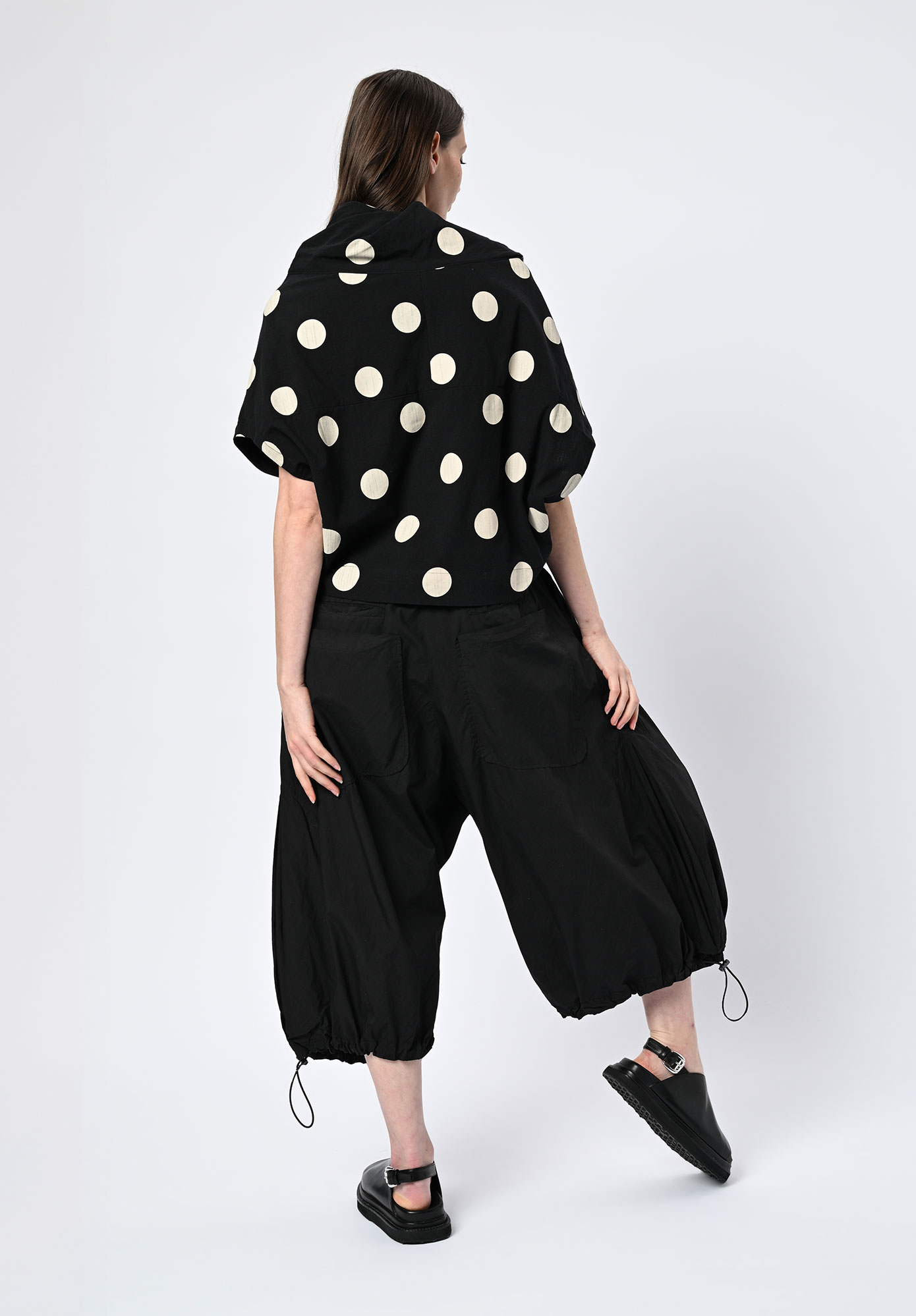 MOYURU - ECHO DOT CROPPED JACKET - BLACK | NATURAL