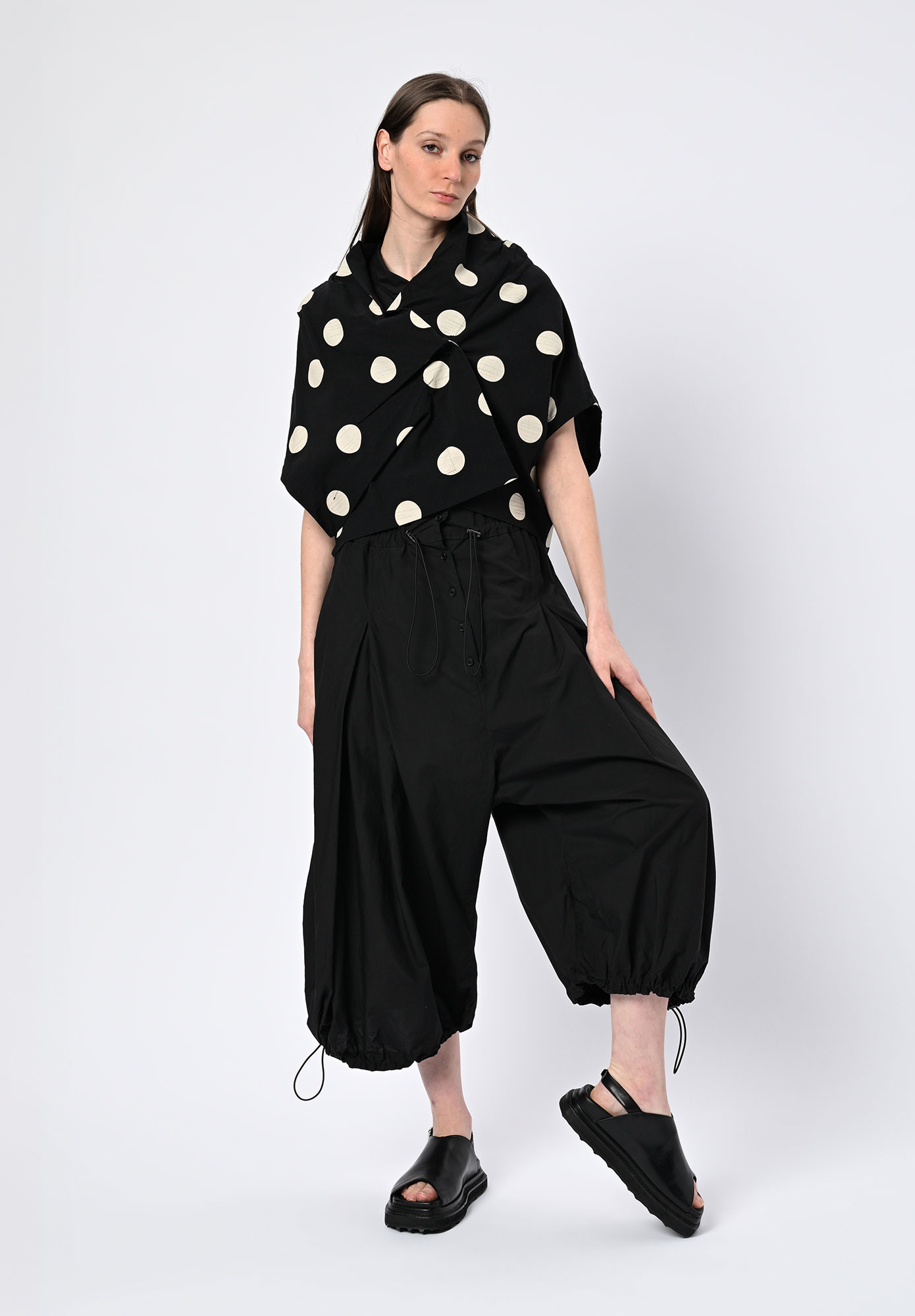MOYURU - ECHO DOT CROPPED JACKET - BLACK | NATURAL
