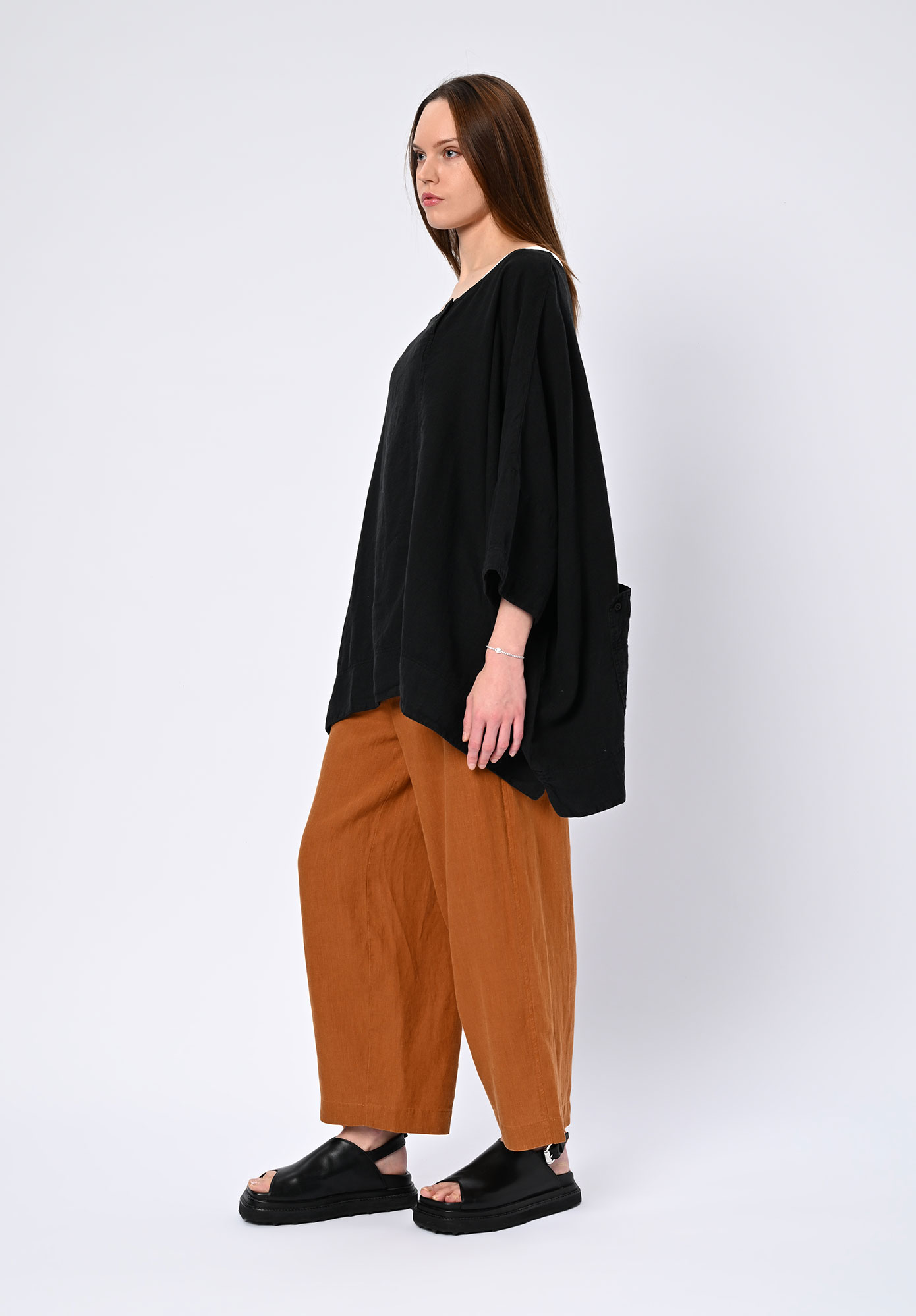 STUDIO RUNDHOLZ | BLACK LABEL - T-SHIRT BACK POCKET DETAIL - BLACK