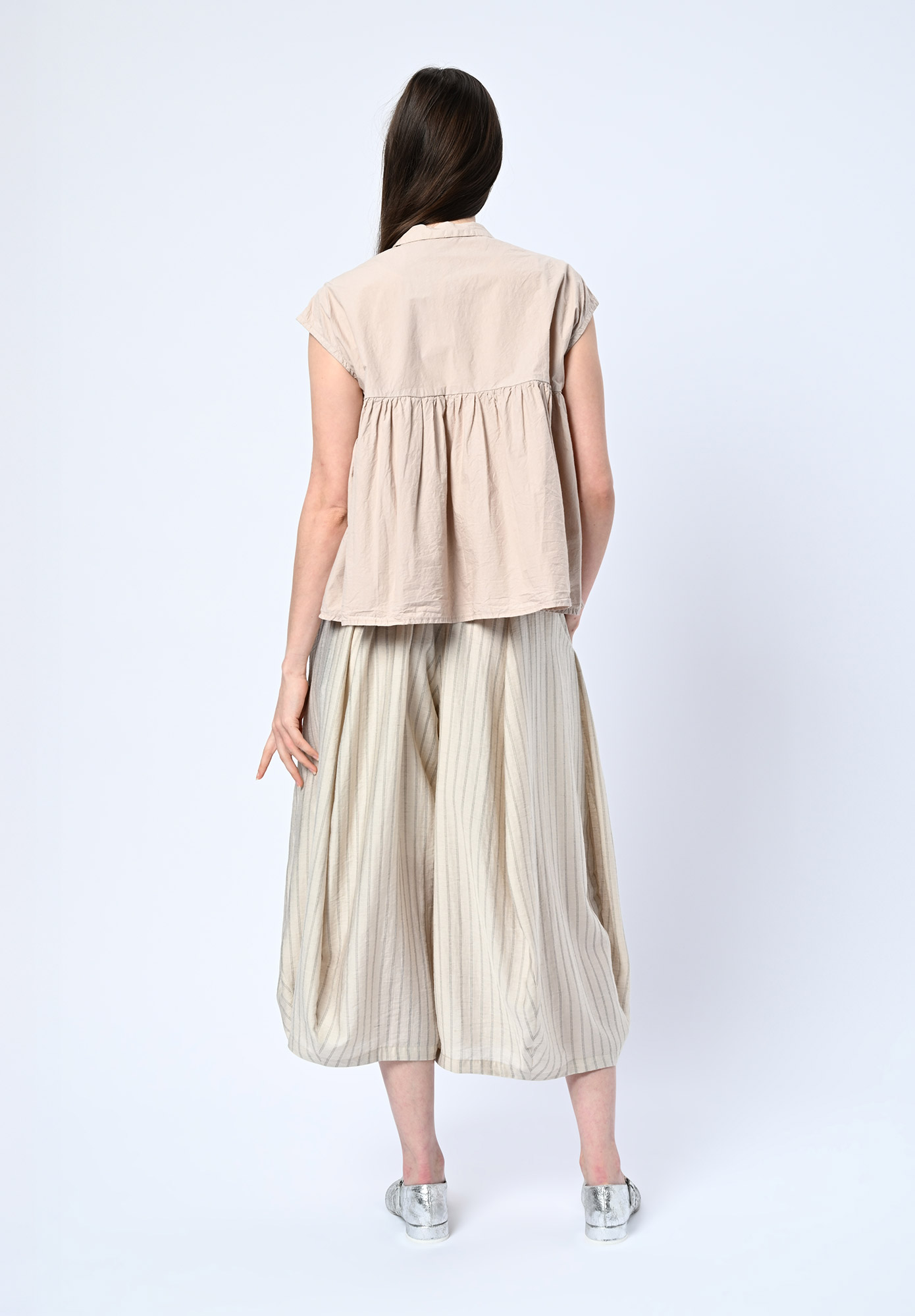 PRIVATSACHEN - JUNGLASER PINTUCK GATHER TRAPEZE TOP - KIESEL | QUARTZ PRIVATSACHEN - JUNGLASER PINTUCK GATHER TRAPEZE TOP - KIESEL | QUARTZ