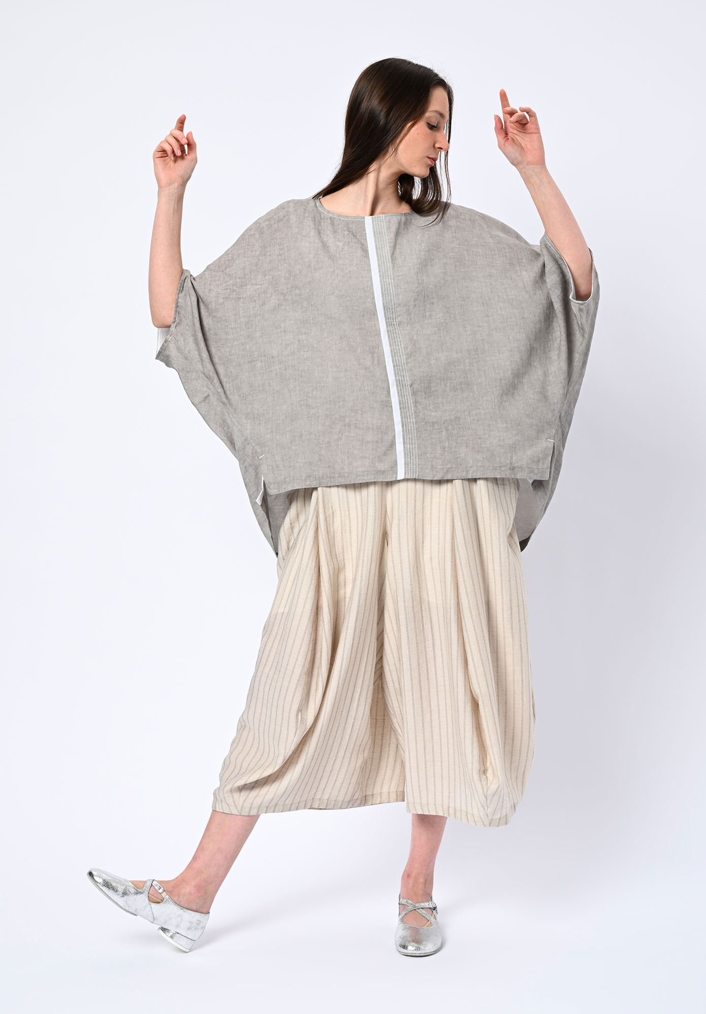 MOYURU - FREEFALL OVERSIZE TOP - LIGHT GREY MOYURU - FREEFALL OVERSIZE TOP - LIGHT GREY