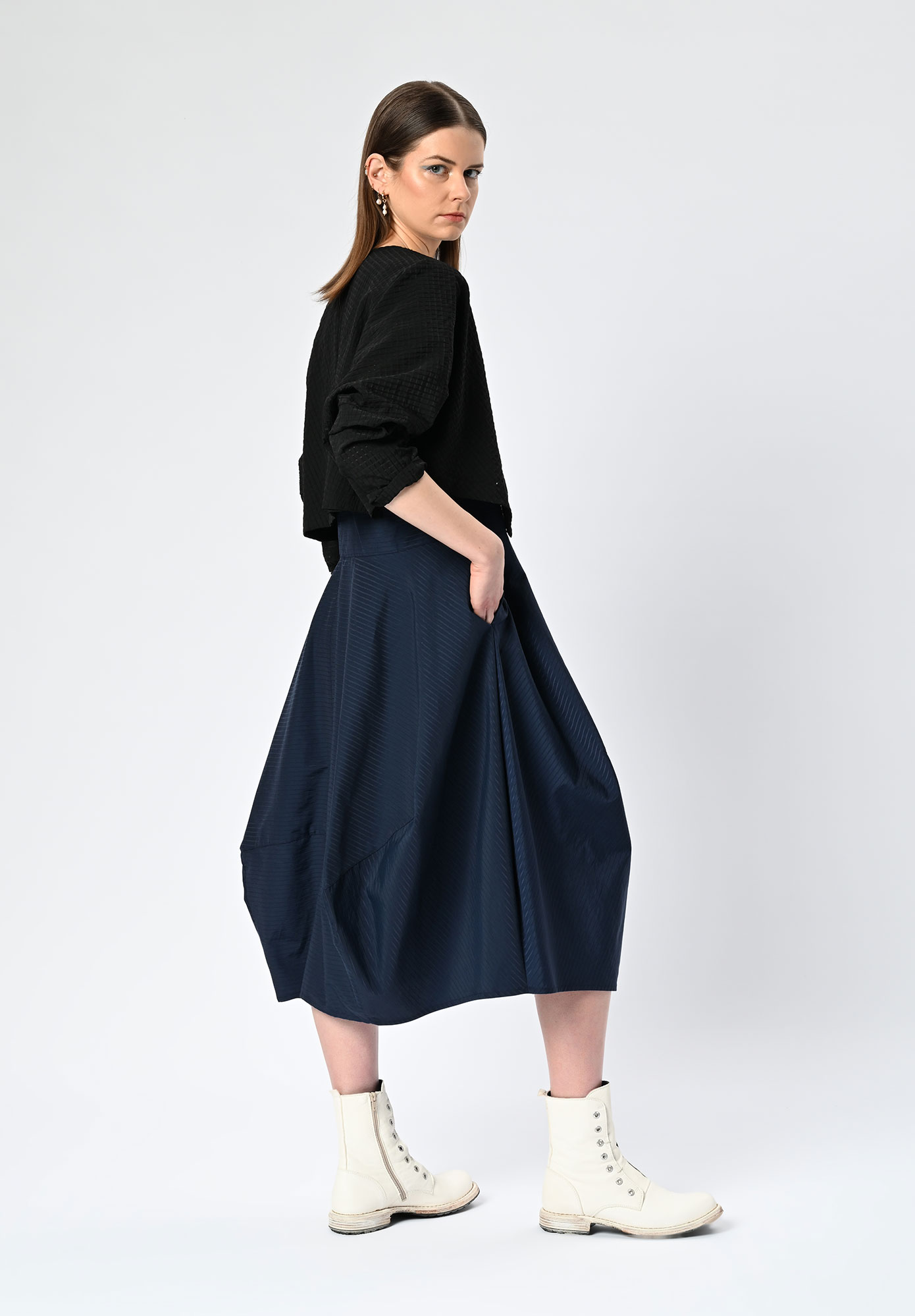 MM SÖHN - CITY LIFE CROPPED SHRUG - BLACK