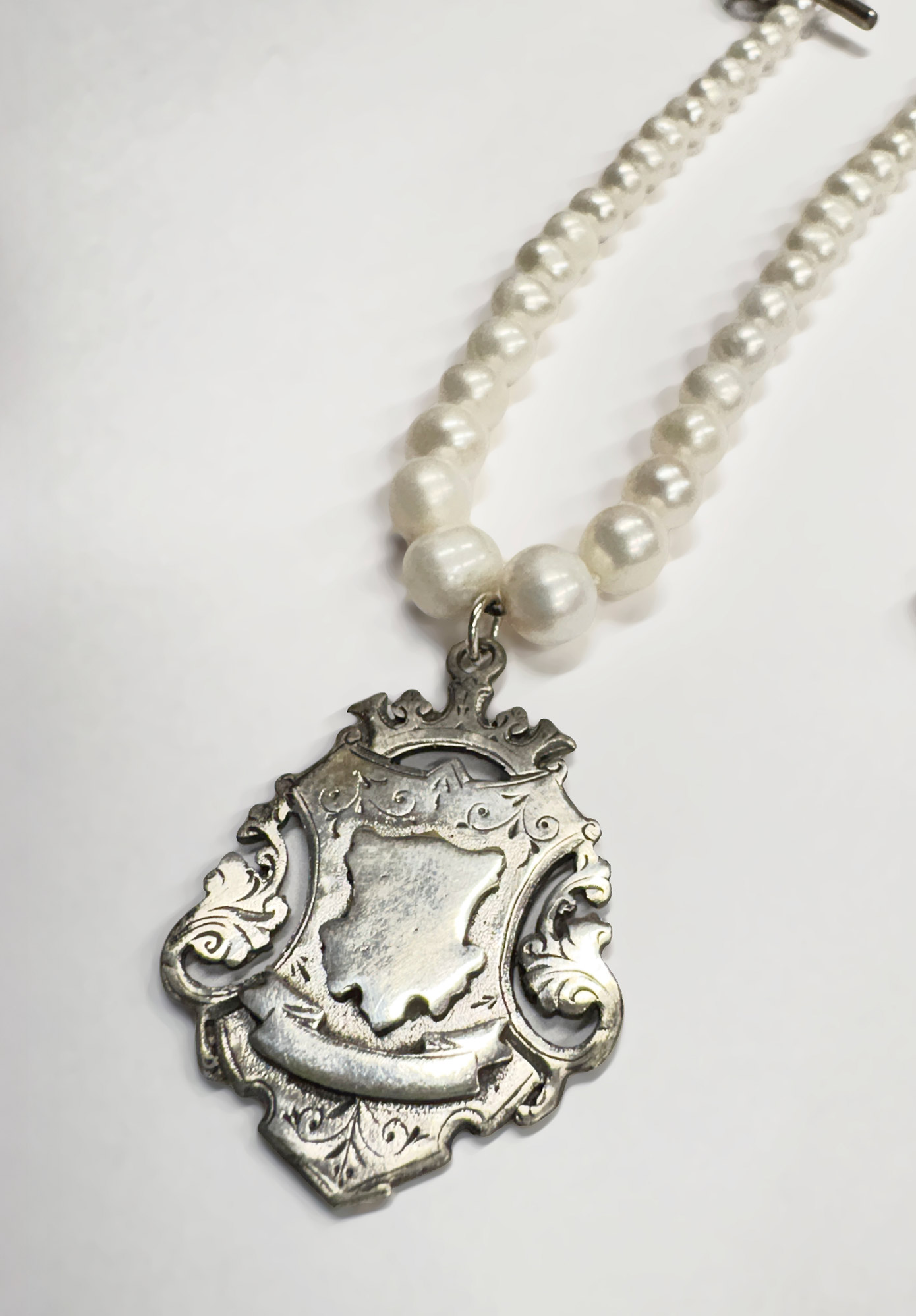 FLEW DESIGNS - PEARL CROSSBAR NECKLACE - MIXED