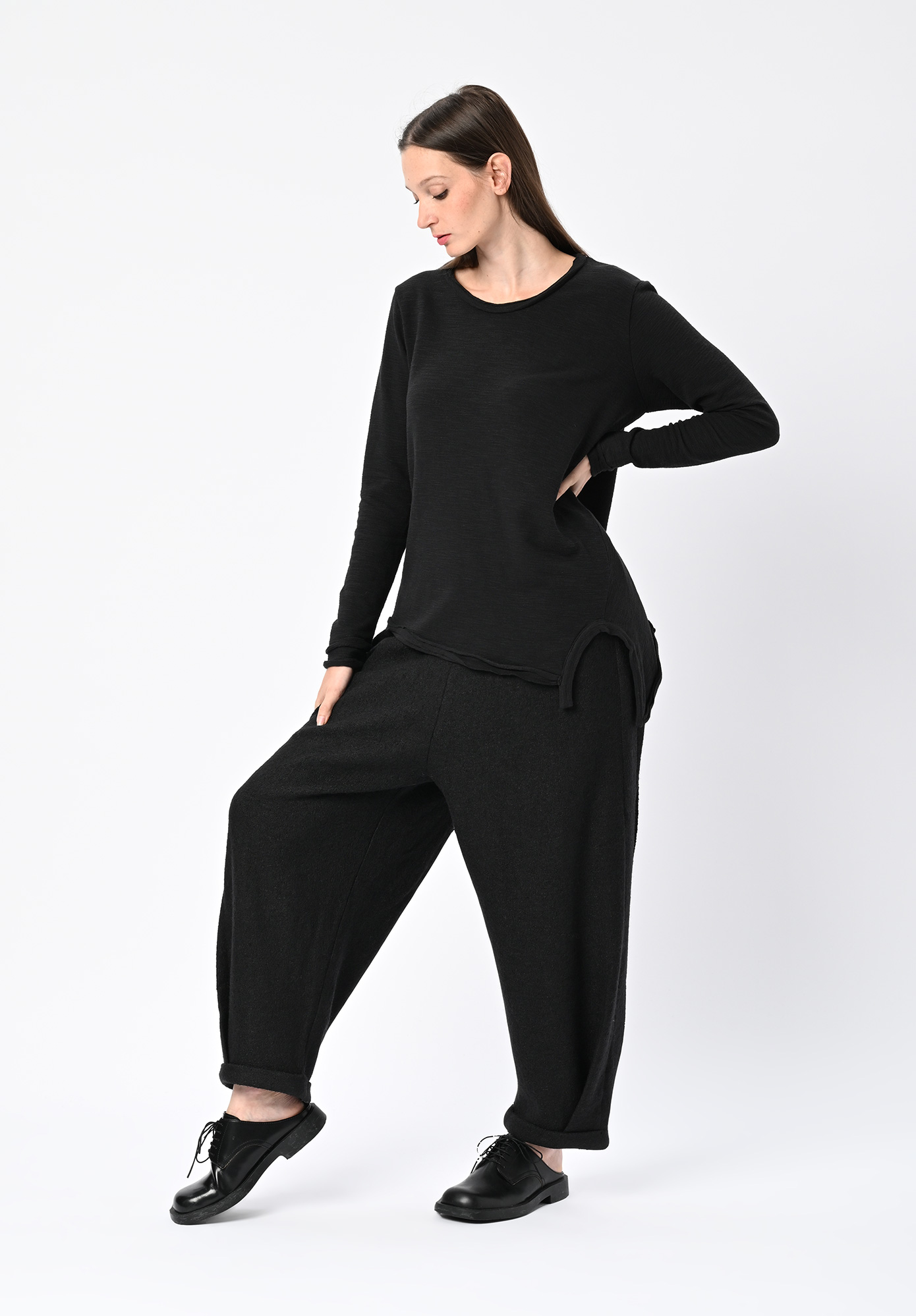 MOYURU - GALLERY CUT OUT TOP - BLACK