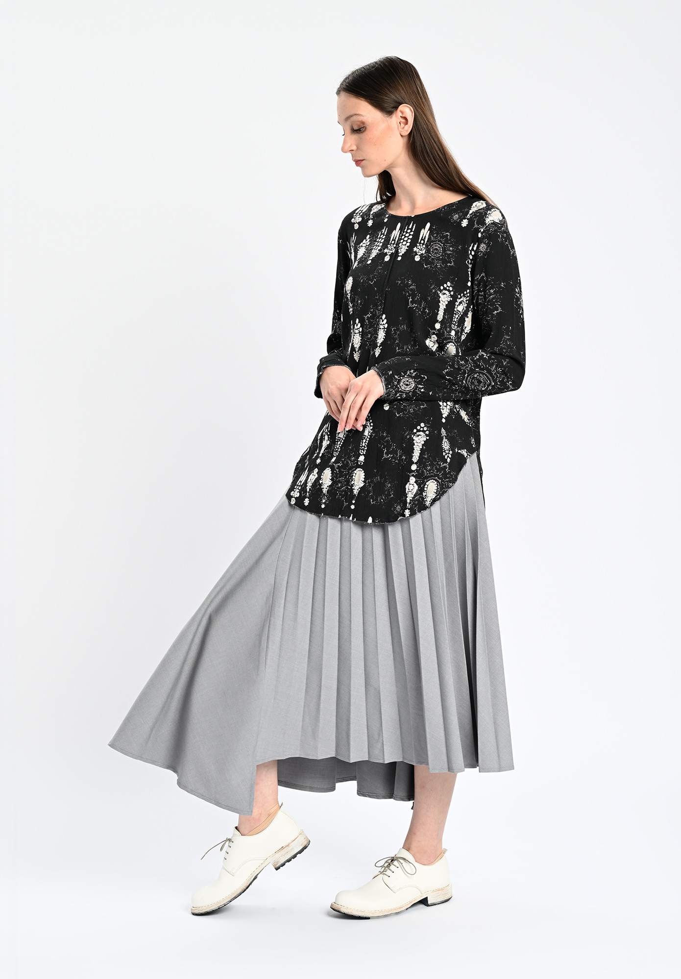 LA VACA LOCA - CARICIA PLEATED SECTIONAL SKIRT - CLOUD GREY LA VACA LOCA - CARICIA PLEATED SECTIONAL SKIRT - CLOUD GREY