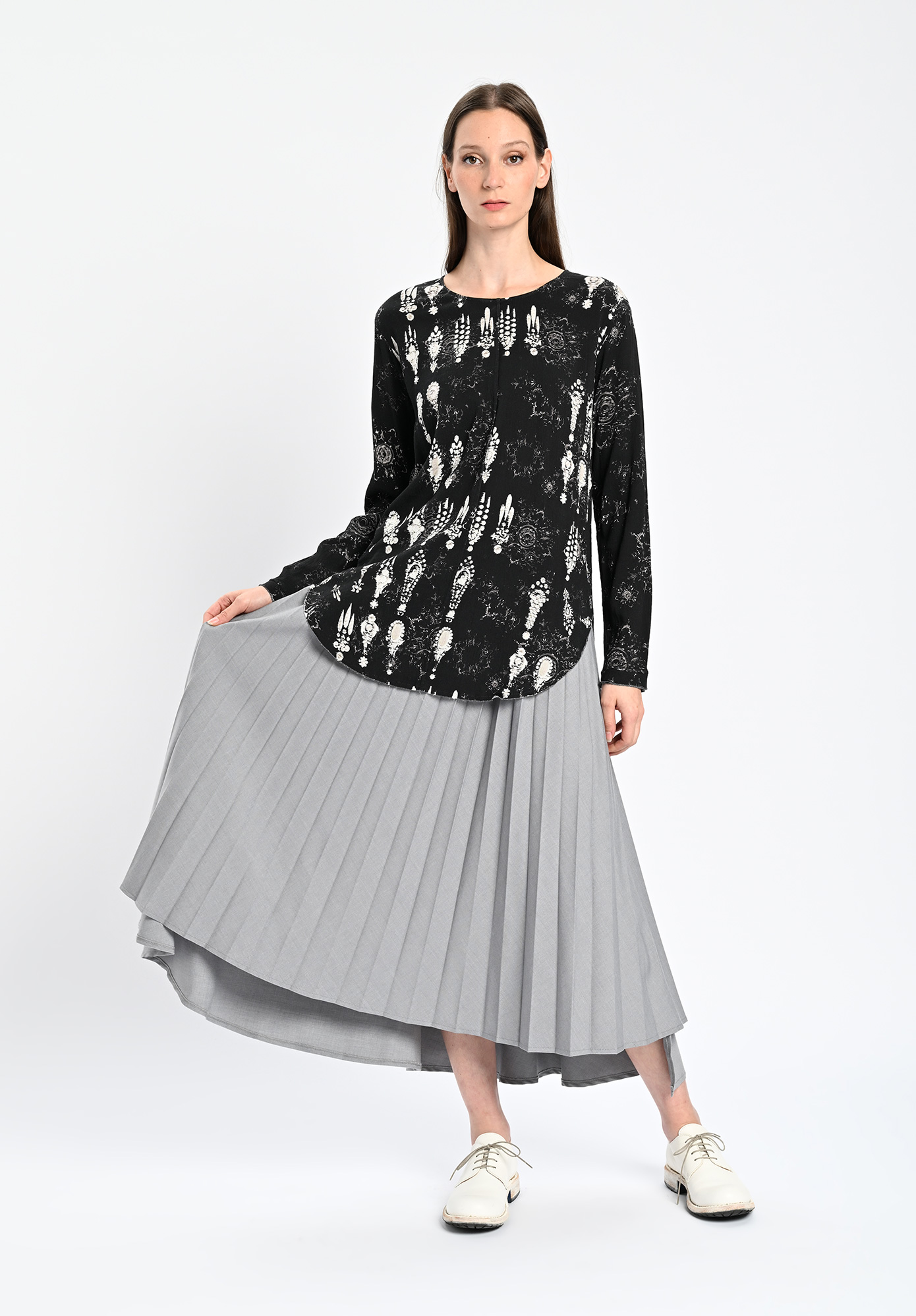 LA VACA LOCA - CARICIA PLEATED SECTIONAL SKIRT - CLOUD GREY LA VACA LOCA - CARICIA PLEATED SECTIONAL SKIRT - CLOUD GREY