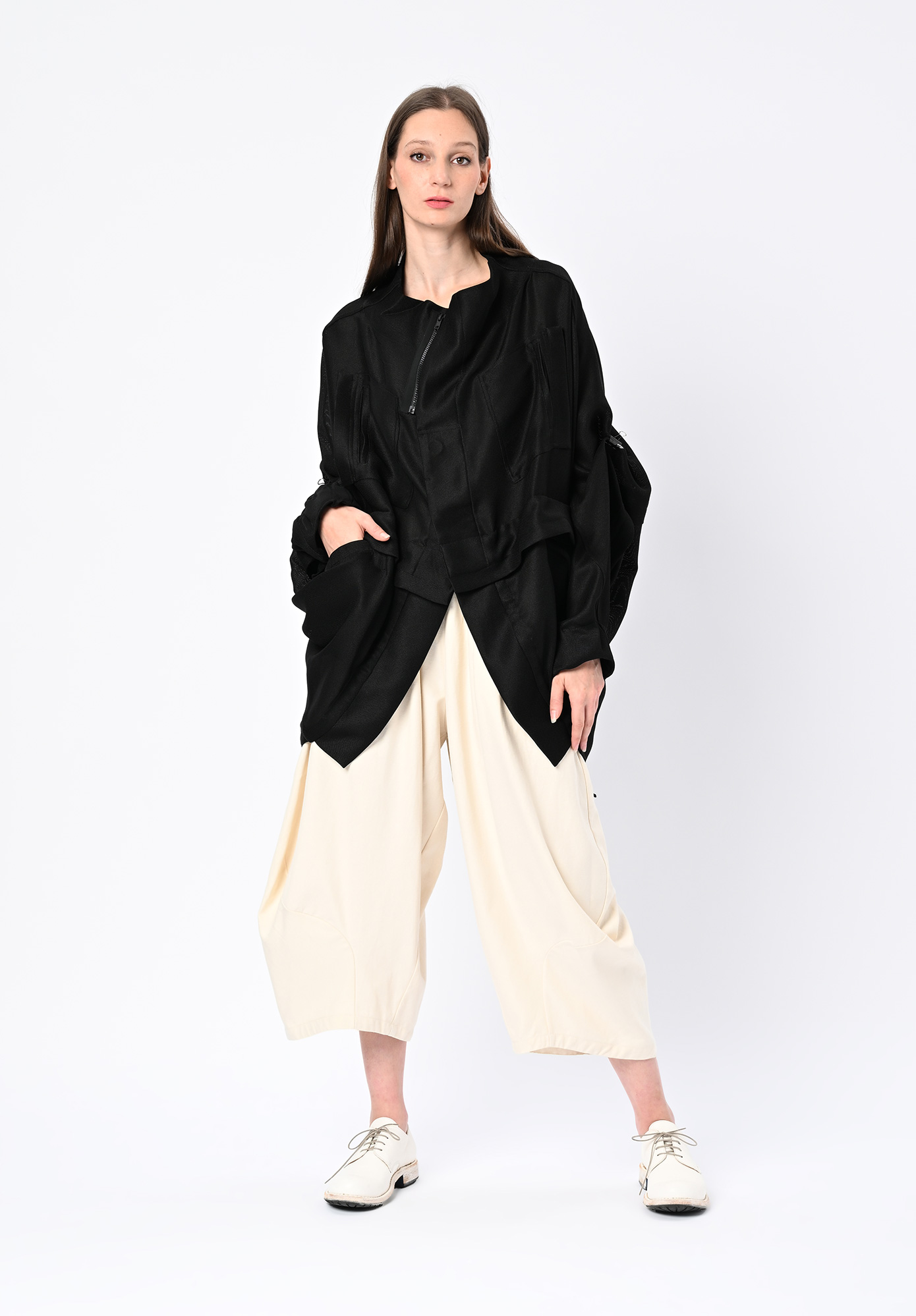 MOYURU - APERTURE HI NECK JACKET - BLACK