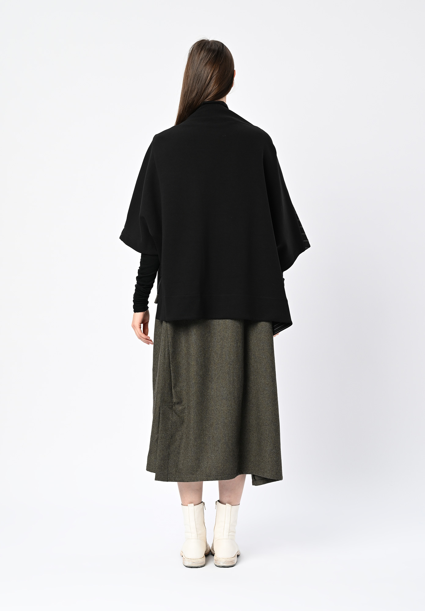 MOYURU - LINEA CROPPED SLEEVE JACKET - BLACK MOYURU - LINEA CROPPED SLEEVE JACKET - BLACK