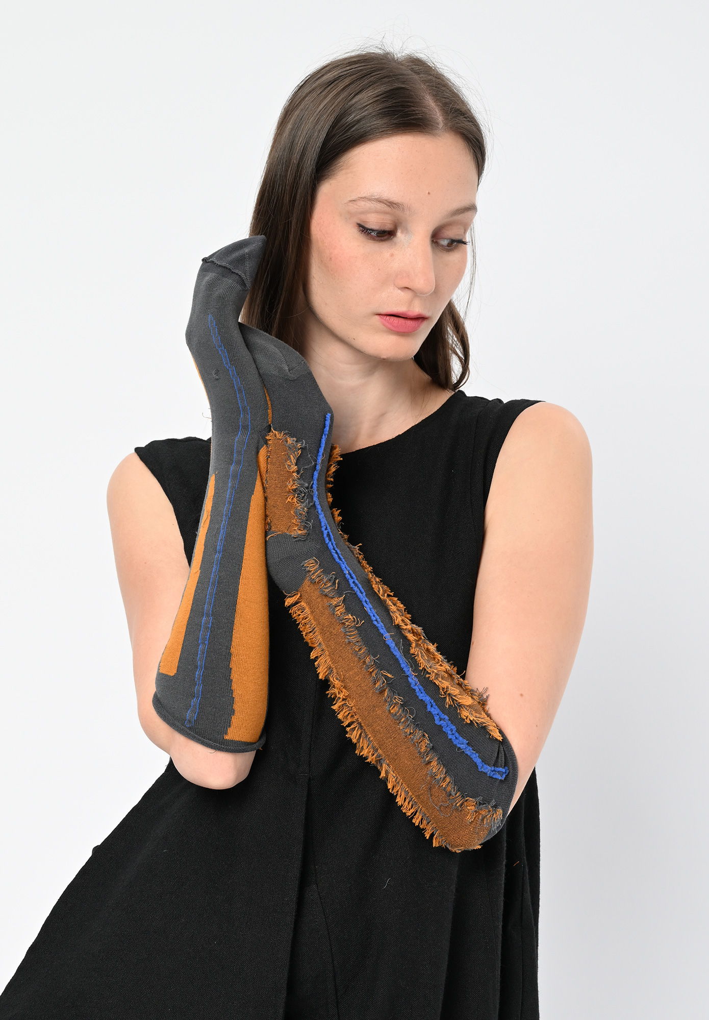 MOYURU - WALKON SOCK - CHARCOAL