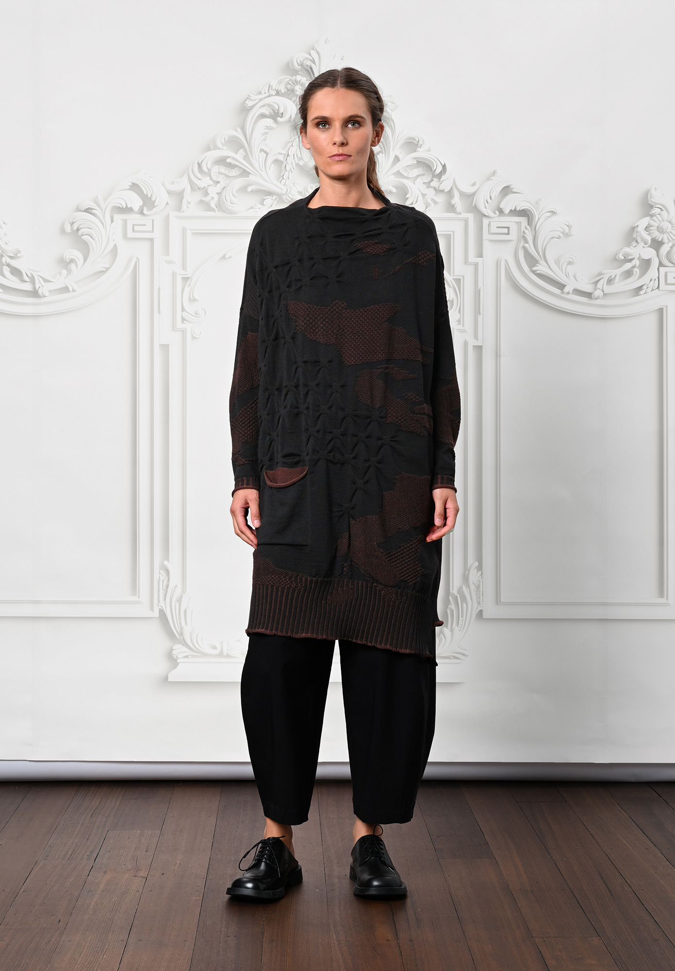 MM SÖHN - IMPRINT TUNIC DRESS DETACHABLE SNOOD - BLACK | OXIDE