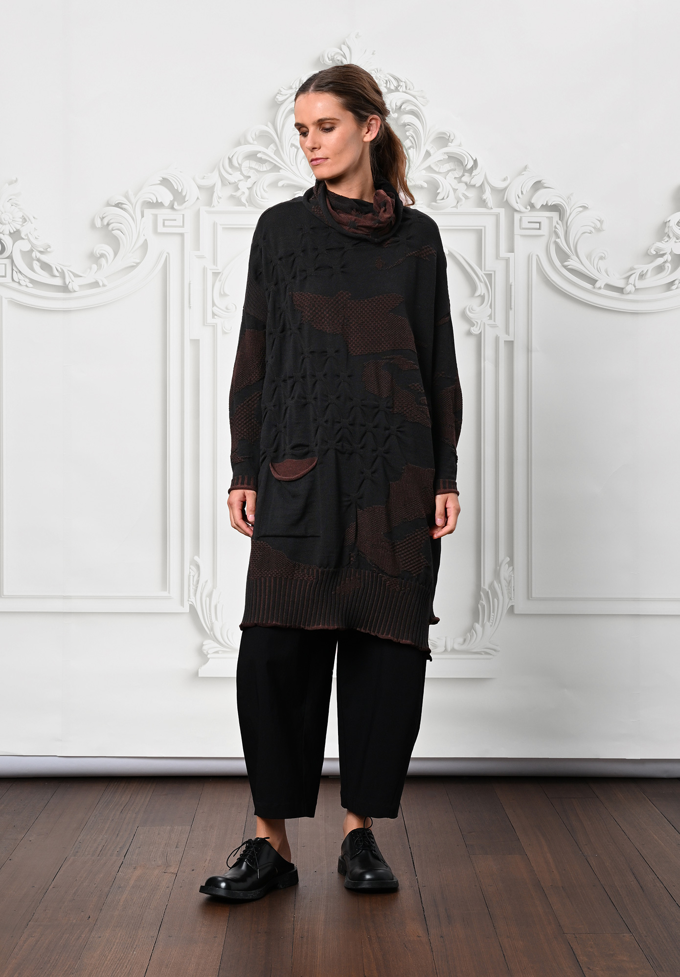 MM SÖHN - IMPRINT TUNIC DRESS DETACHABLE SNOOD - BLACK | OXIDE MM SÖHN - IMPRINT TUNIC DRESS DETACHABLE SNOOD - BLACK | OXIDE