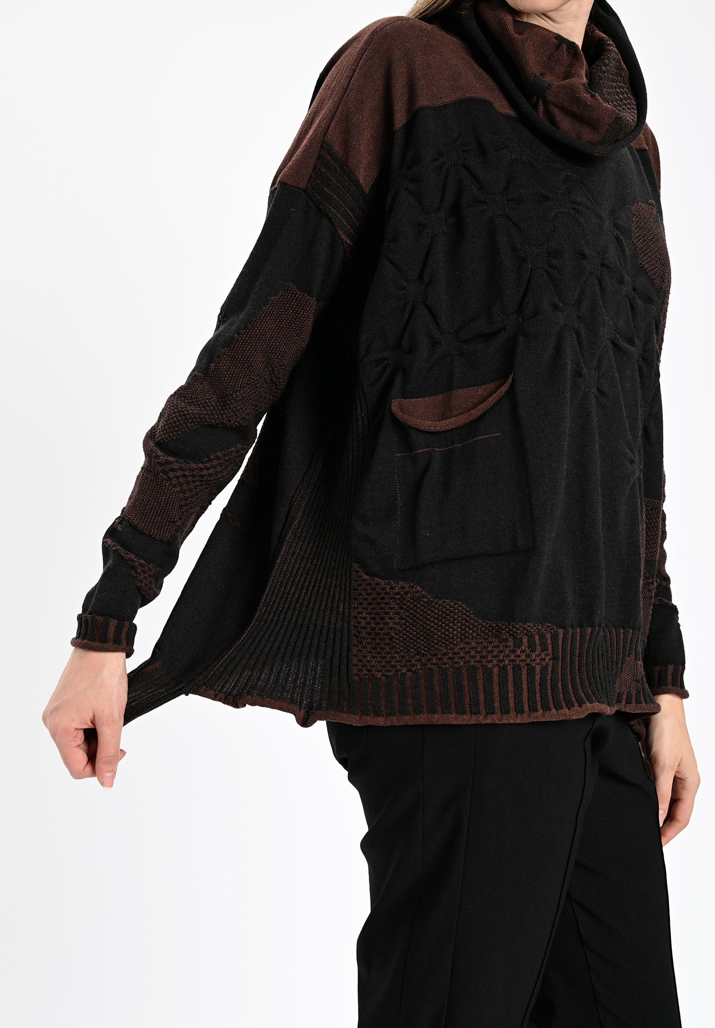 MM SÖHN - IMPRINT JUMPER DETACHABLE SNOOD -BLACK | OXIDE MM SÖHN - IMPRINT JUMPER DETACHABLE SNOOD -BLACK | OXIDE