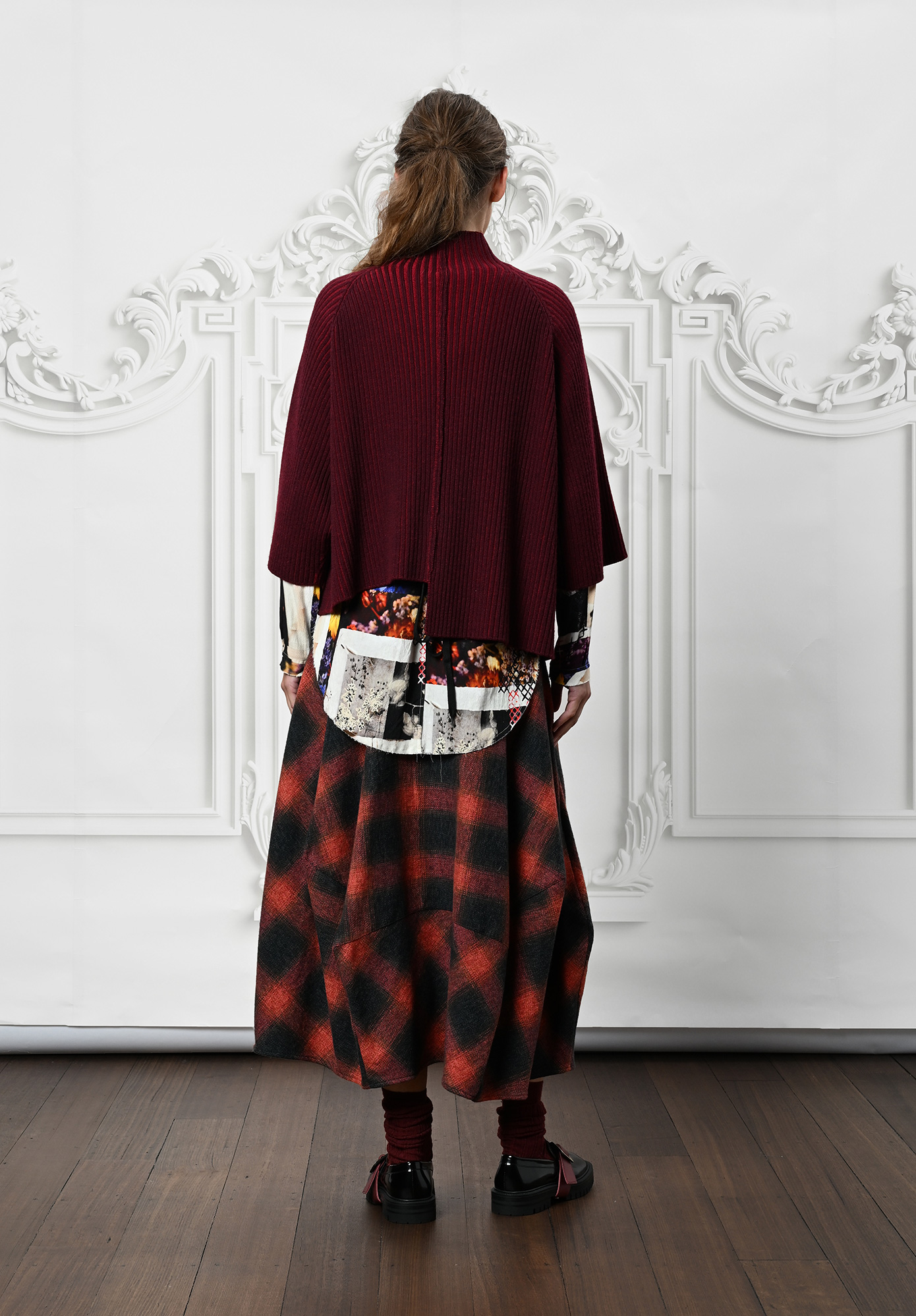 MM SÖHN - MODULATED RIB KNIT CARDIGAN - OXBLOOD | LACQUER MM SÖHN - MODULATED RIB KNIT CARDIGAN - OXBLOOD | LACQUER