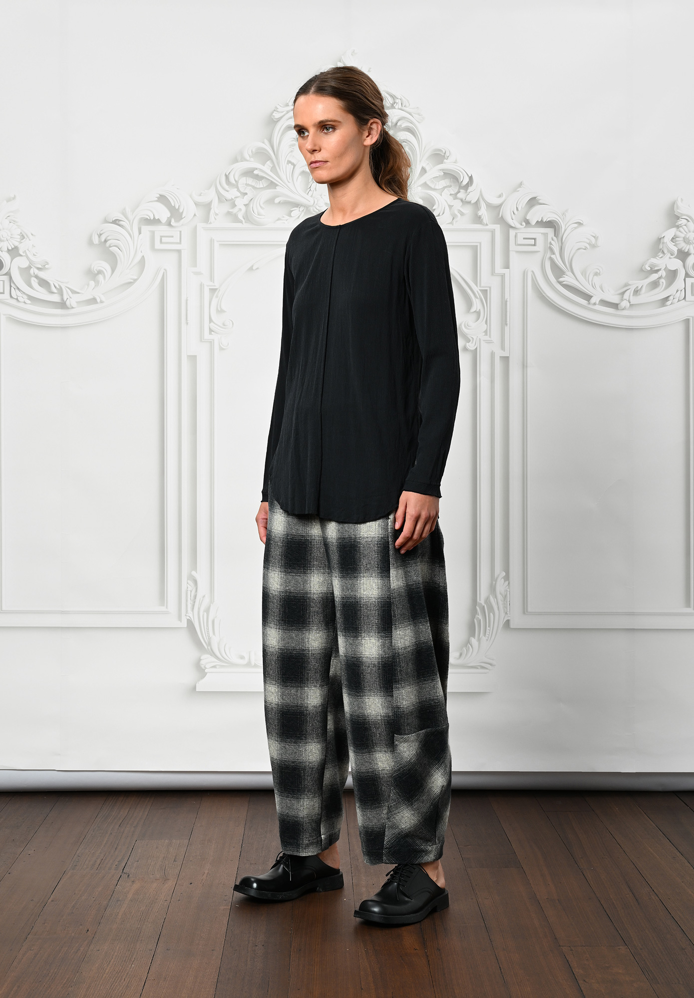 MM SÖHN - ARC CONTOUR TOP - PLAIN GRAPHITE MM SÖHN - ARC CONTOUR TOP - PLAIN GRAPHITE