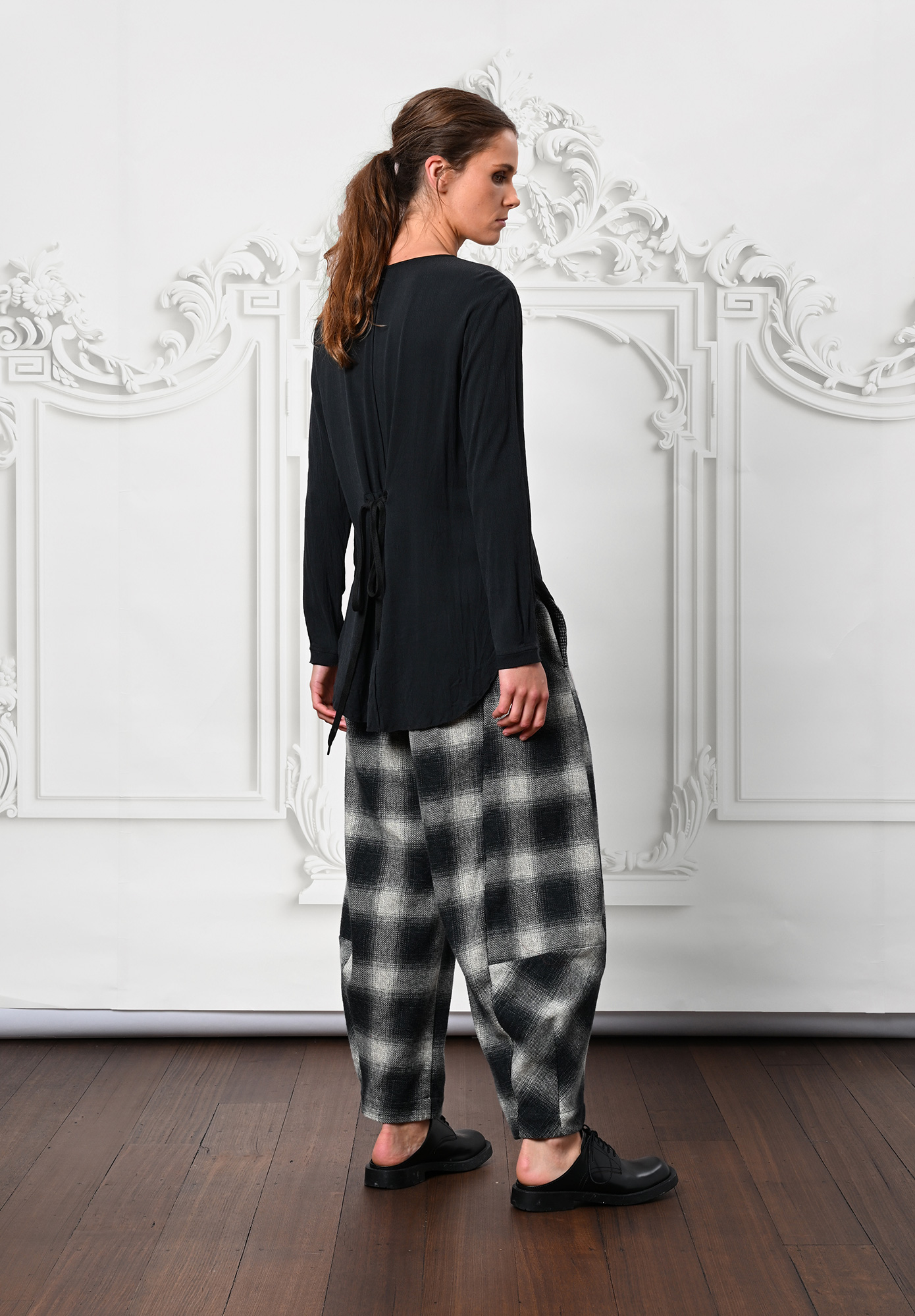 MM SÖHN - ARC CONTOUR TOP - PLAIN GRAPHITE MM SÖHN - ARC CONTOUR TOP - PLAIN GRAPHITE