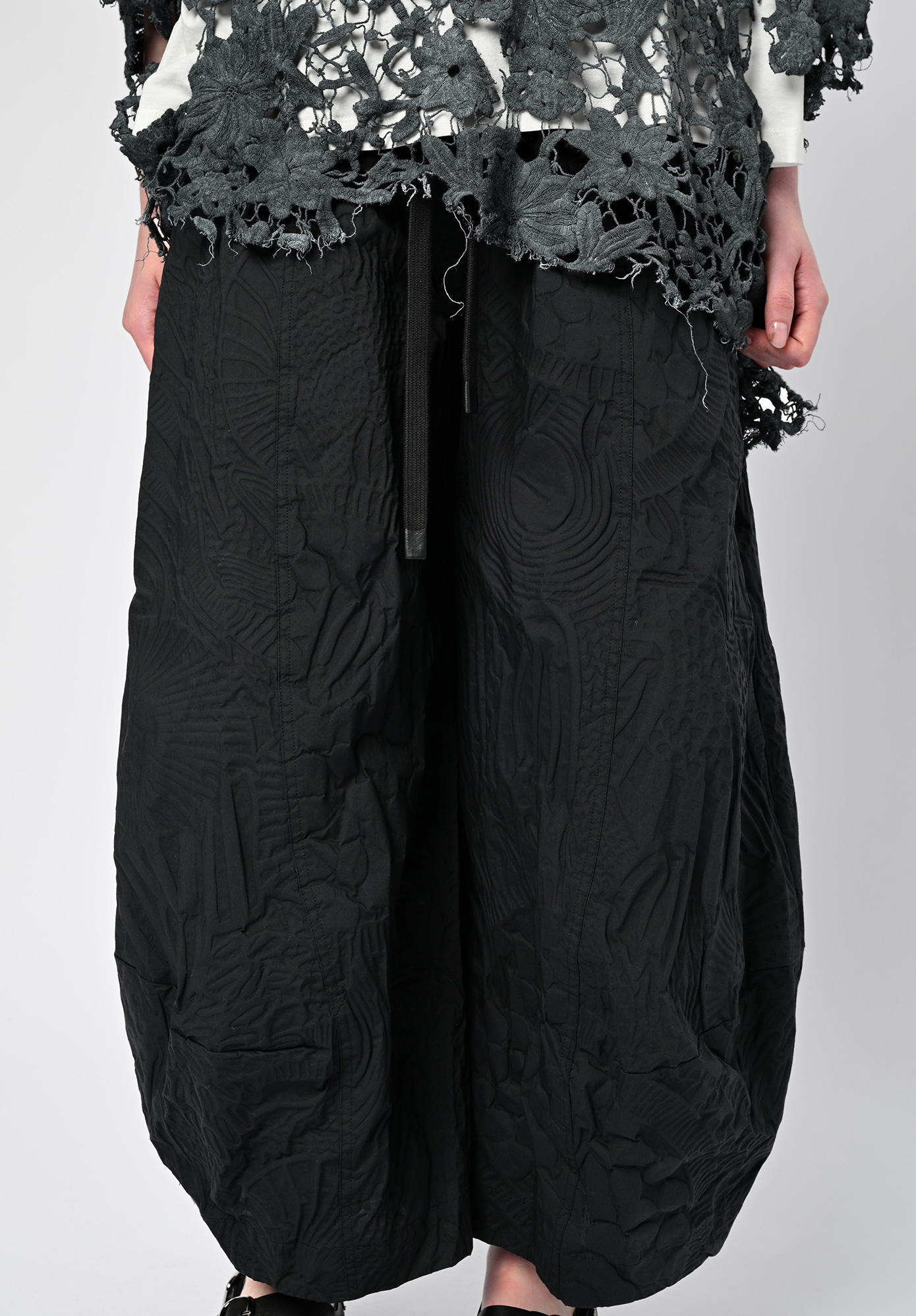 STUDIO RUNDHOLZ | BLACK LABEL - TULIP LEG DRAWCORD WAIST PANT - BLACK POPLIN PRINT