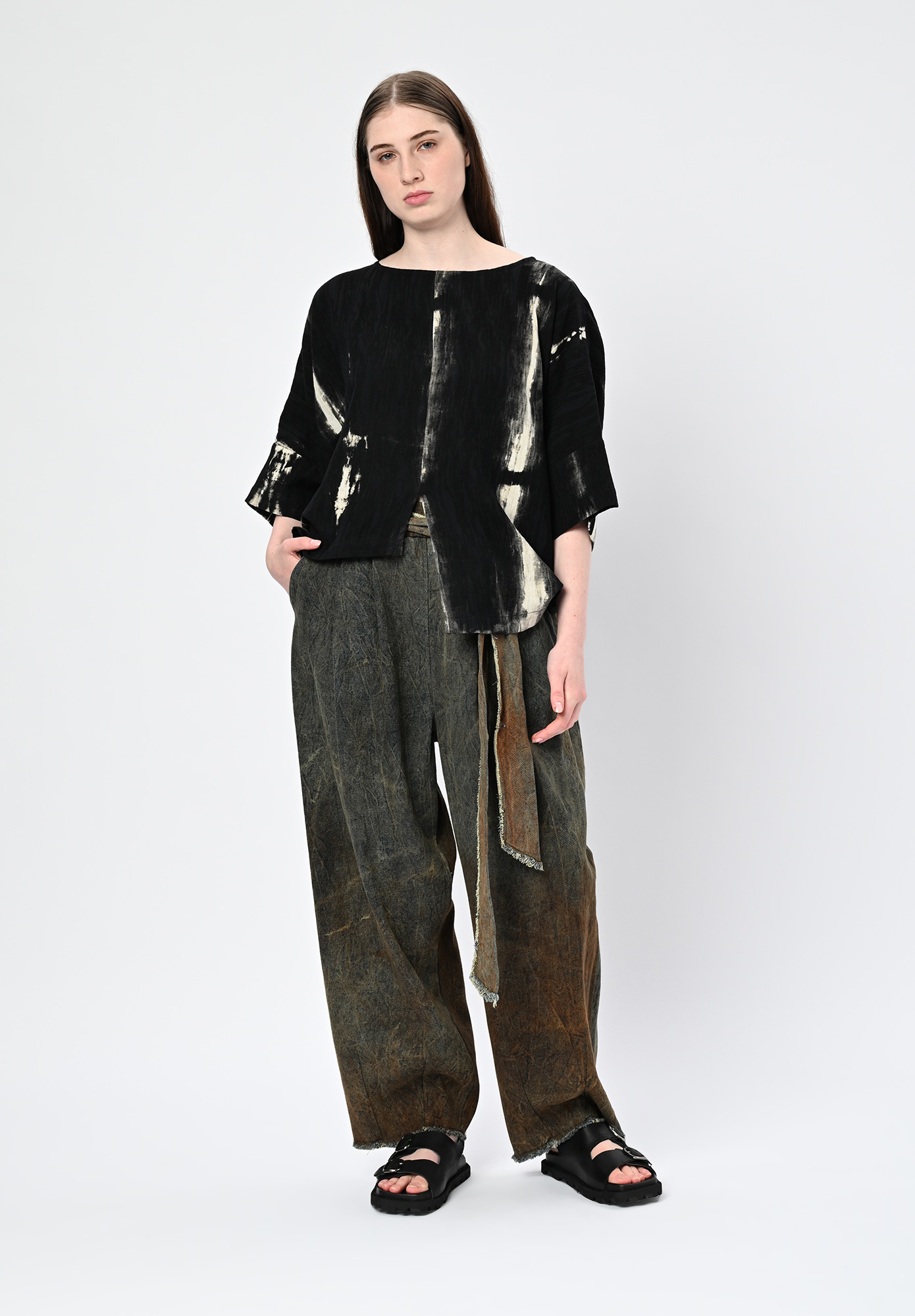 MOYURU - HIKARI RELAXED TOP - BLACK MOYURU - HIKARI RELAXED TOP - BLACK
