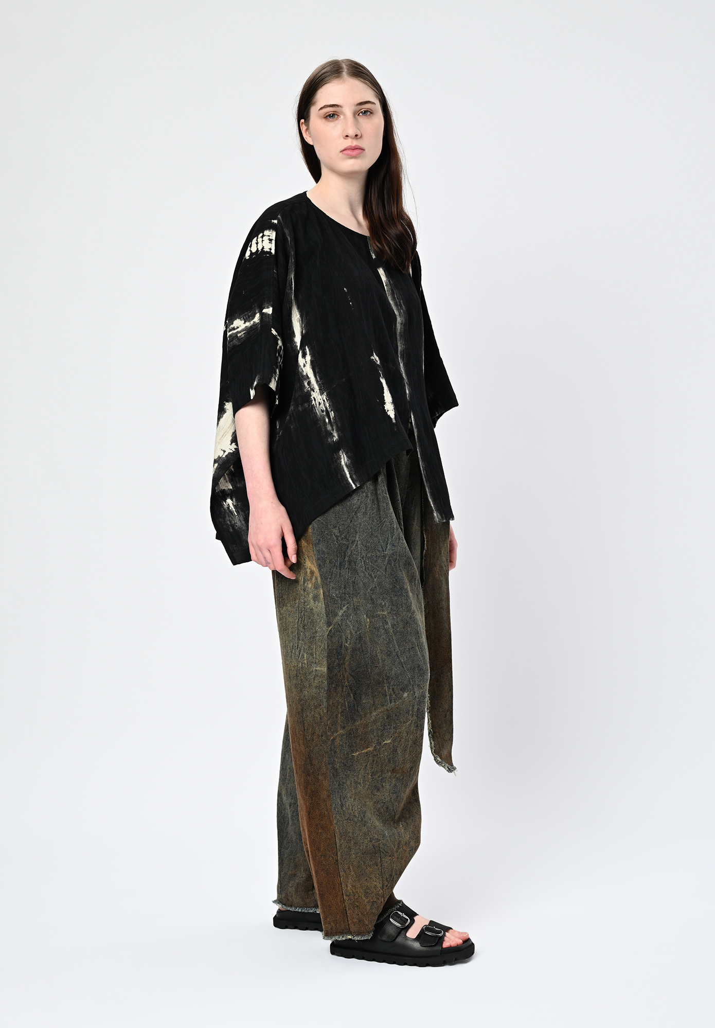 MOYURU - HIKARI RELAXED TOP - BLACK MOYURU - HIKARI RELAXED TOP - BLACK