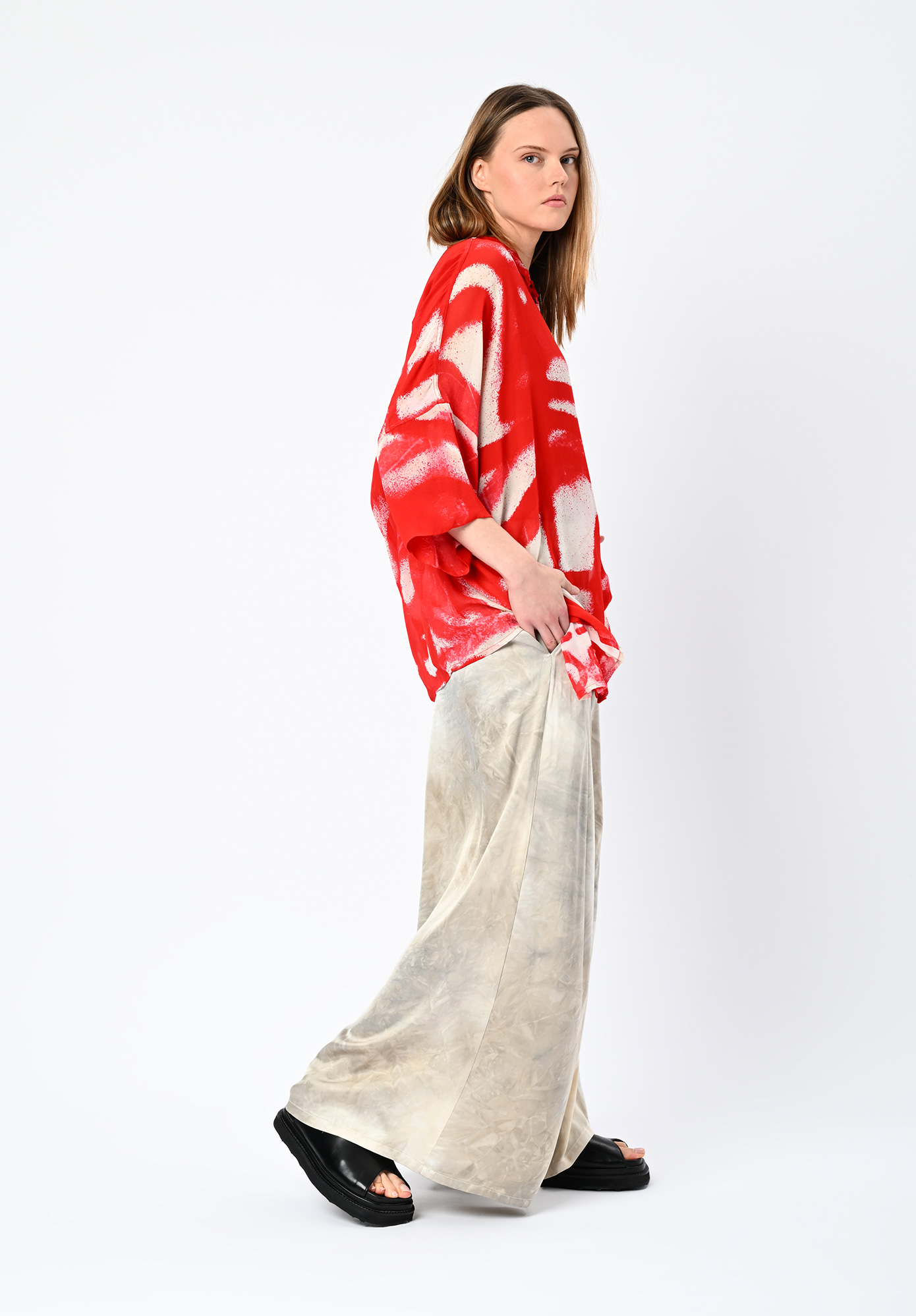 SANCTAMUERTE - SPLODGE DYED DRAPY PANT - SAND SHELL PRINT