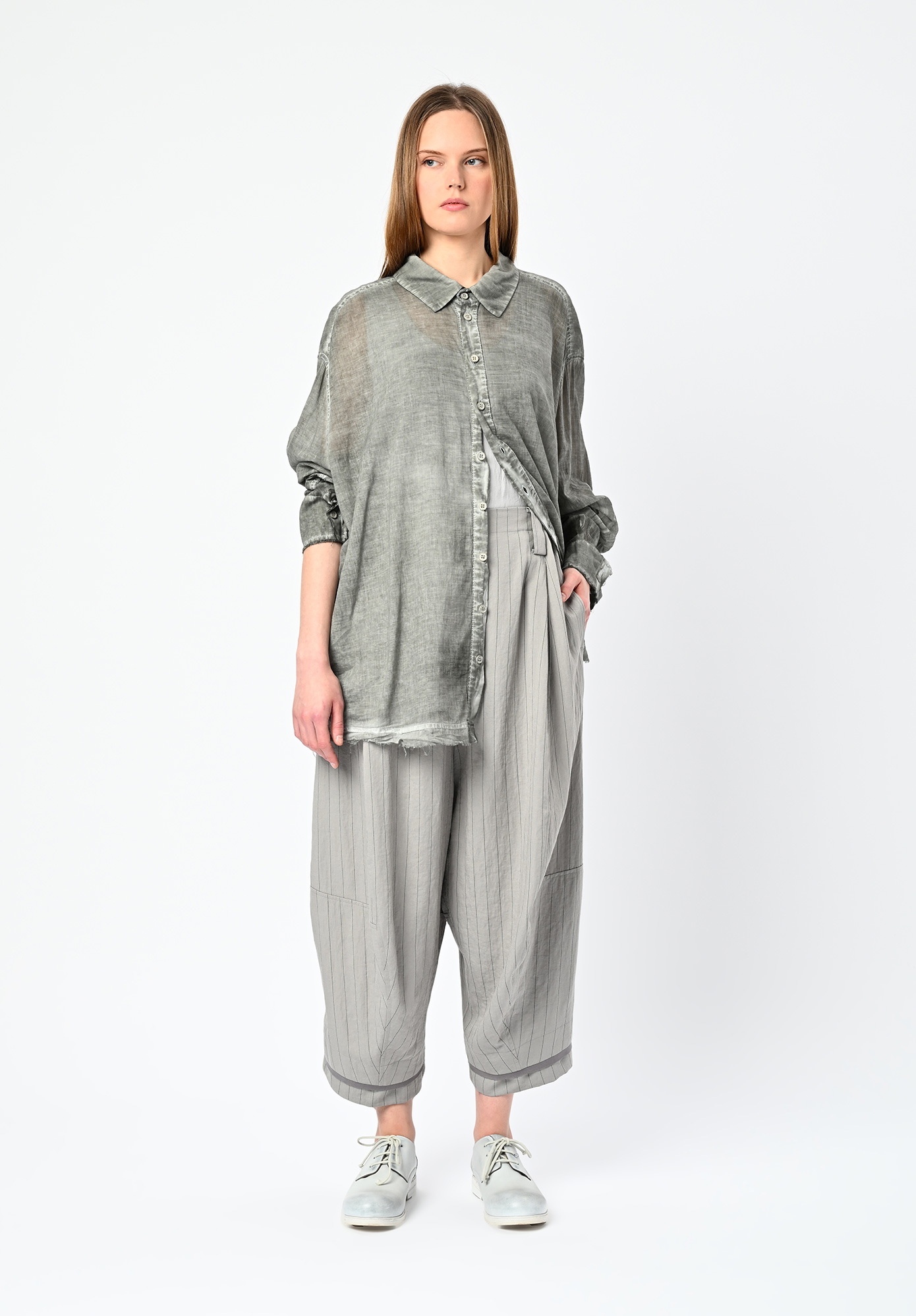 MOYURU - DIRECTION CURVE LEG PANT - GREY