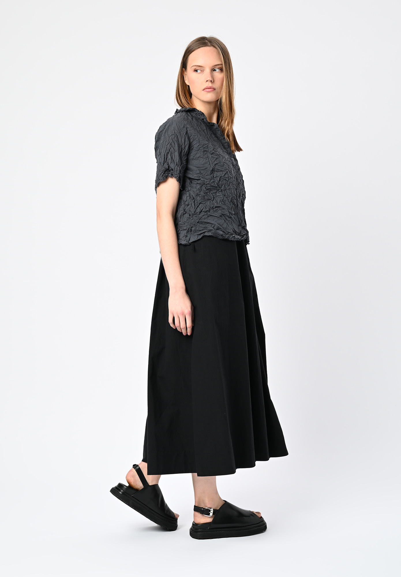 PRIVATSACHEN - APPLIKLEID SHORT SLEEVE BUTTON NECK TOP - SATT | SLATE
