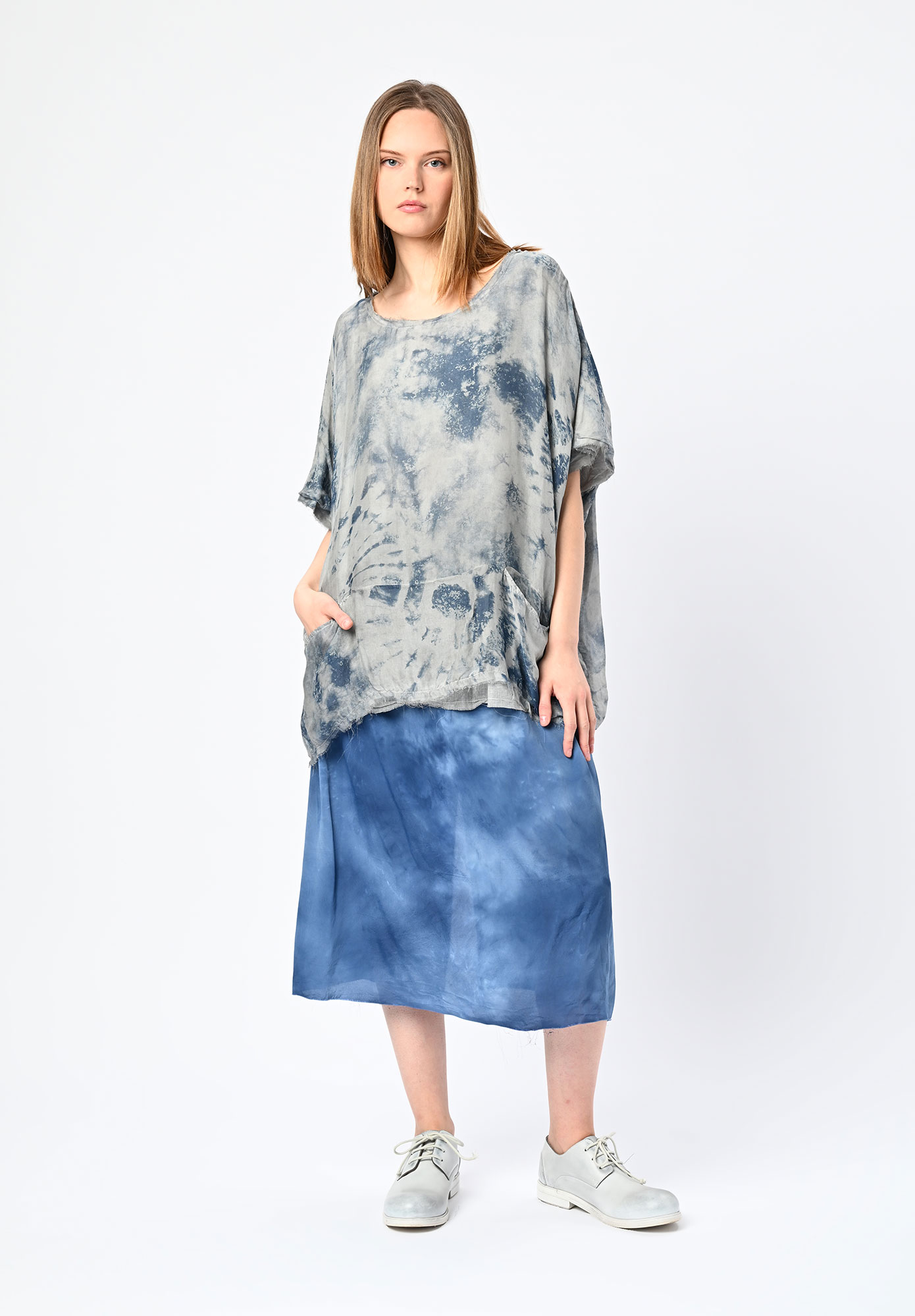 SANCTAMUERTE - DROPPED SHOULDER PRINT TOP FRONT IN SEAM POCKET - SILVER PEARL PRINT